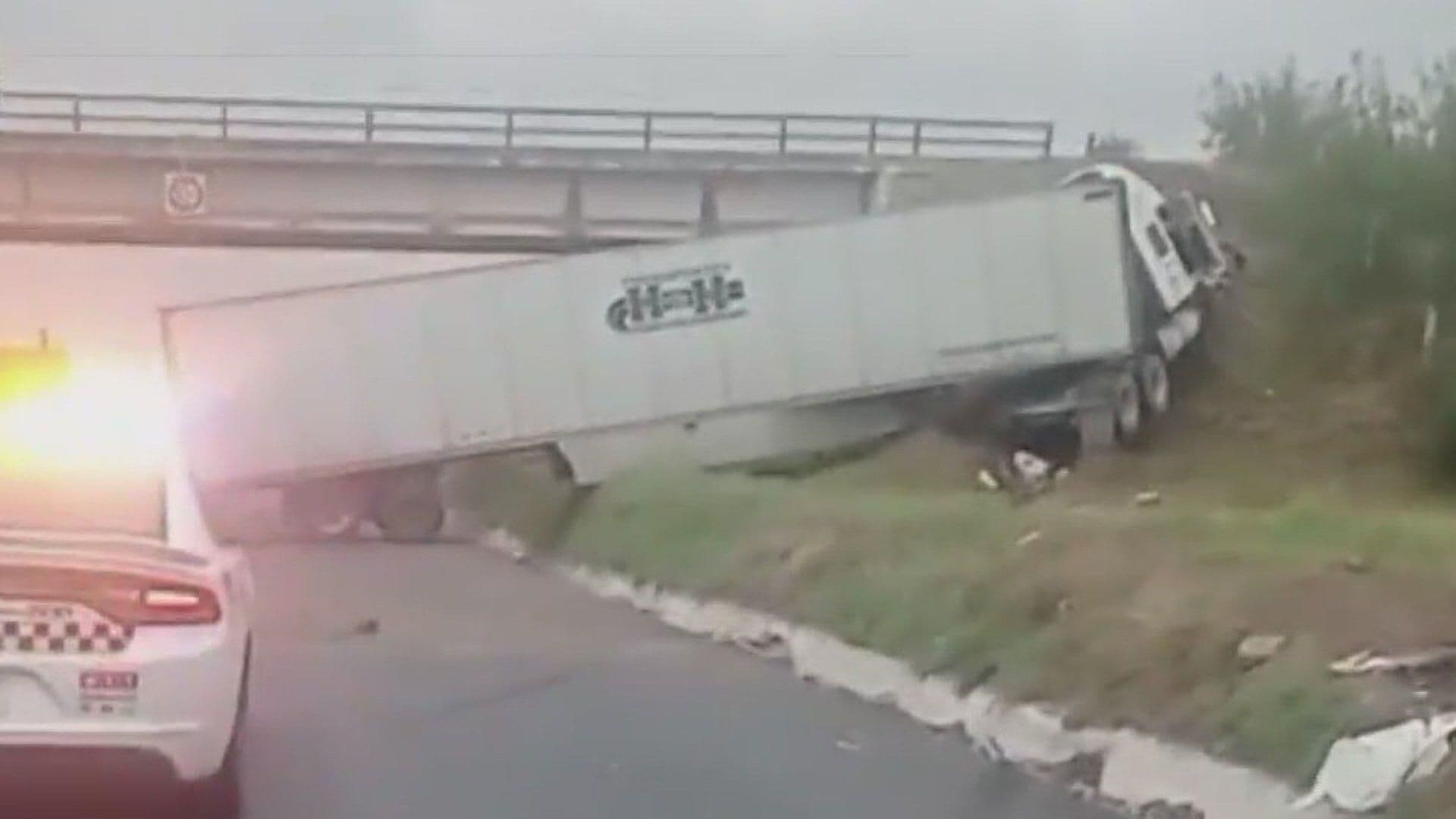 Deja Un Lesionado Choque de Tráiler en Autopista Anillo Periférico en Escobedo