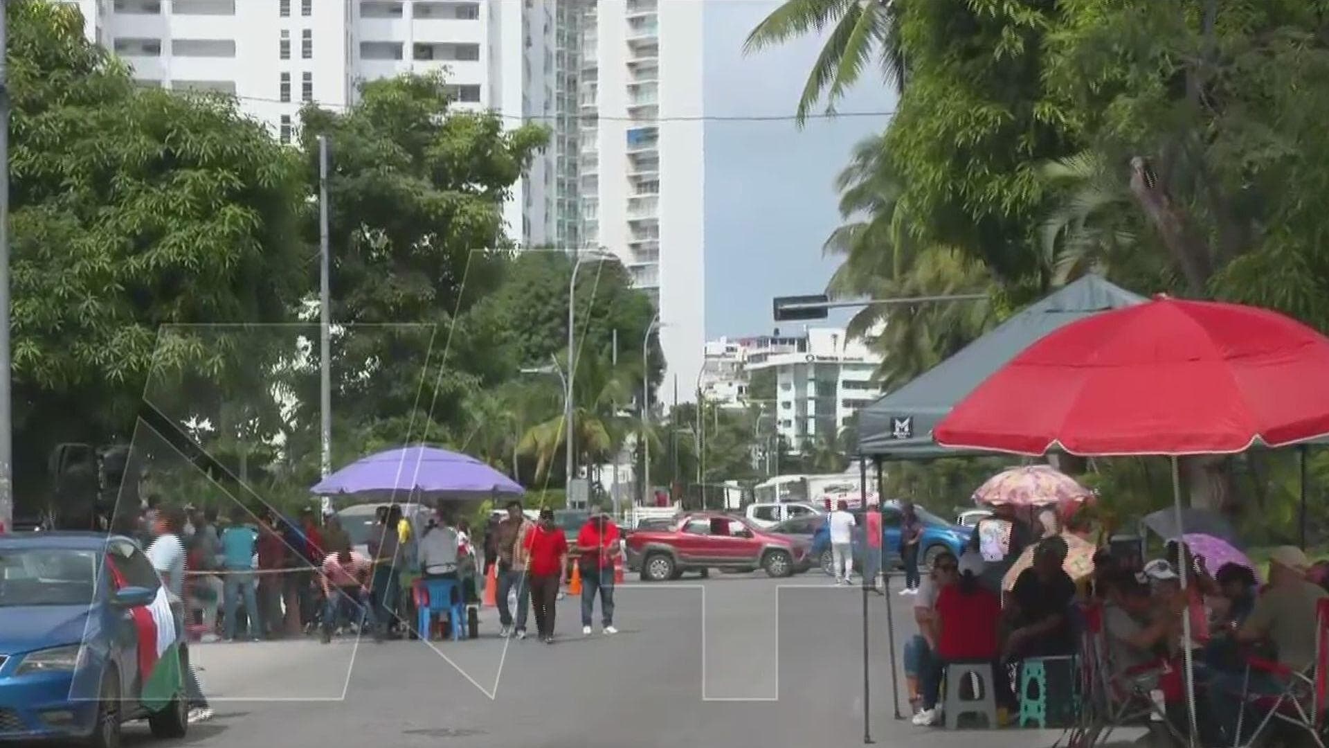 Paro CNTE: Integrantes de CETEG Bloquean la Costera Miguel Alemán en Acapulco