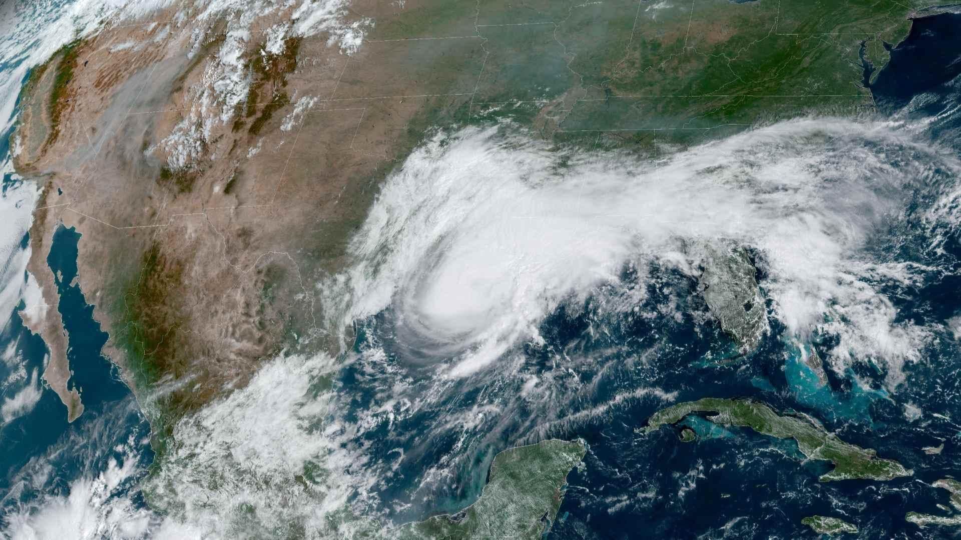 Francine se Degrada a Depresión Tropical Después de Tocar Tierra en Louisiana, EUA