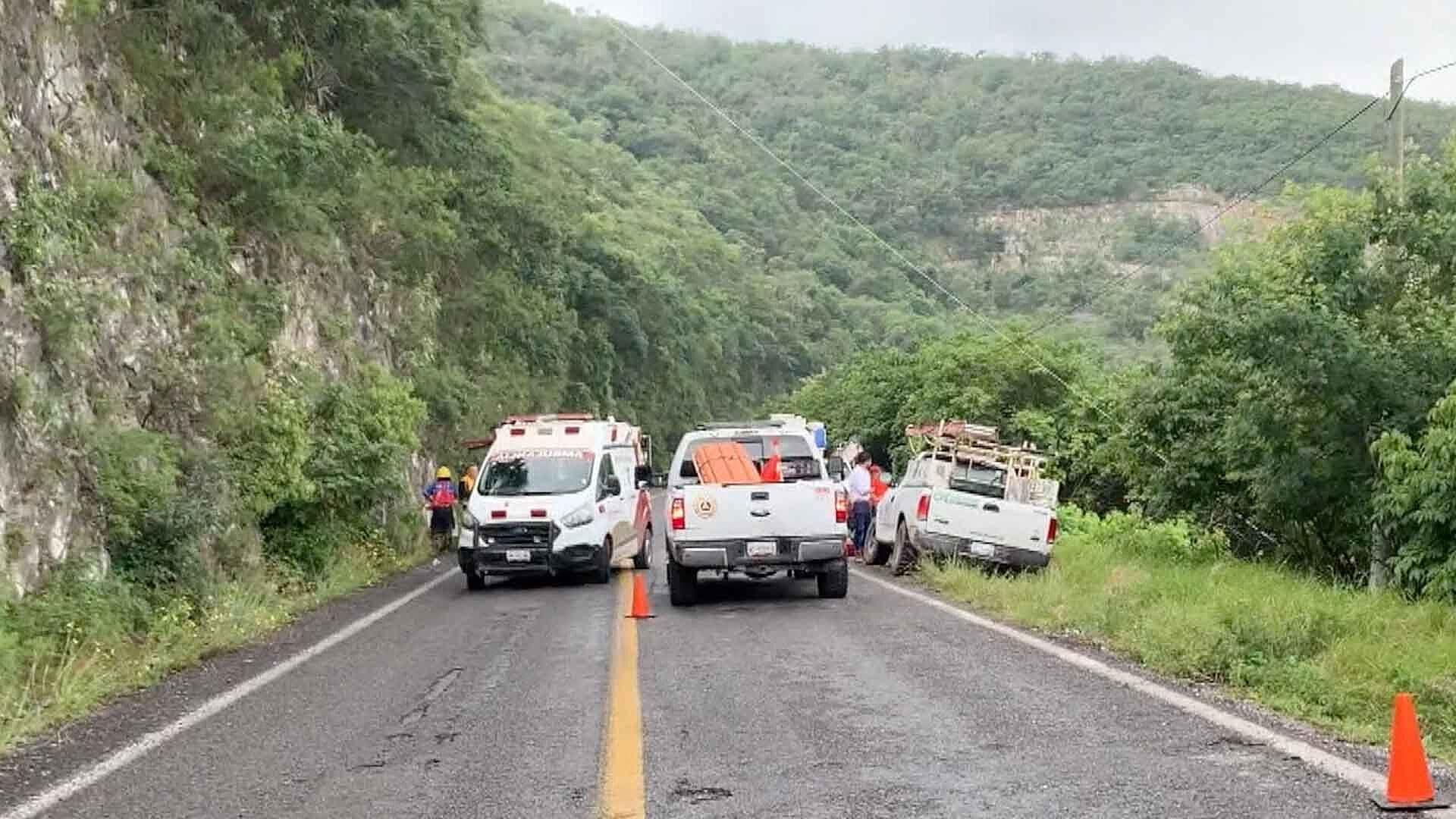 Auxilian a Empleado de CFE en Antigua Carretera a Jaumave