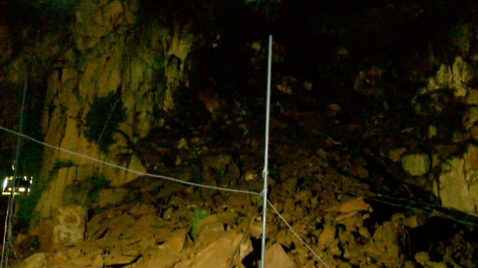 Cerro Se Deslava Sobre Viviendas en La Piedrera; Familias Quedaron Atrapadas