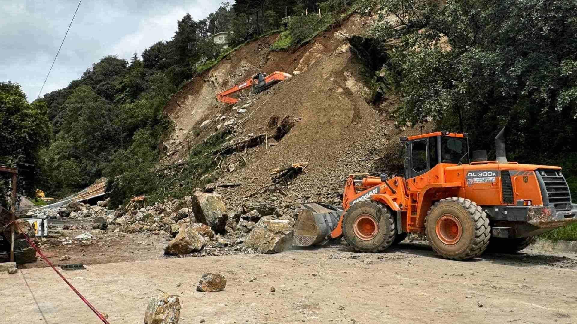 Después de 10 Días, Reabren la Carreta Federal 120 San Juan del Río - Xilitla
