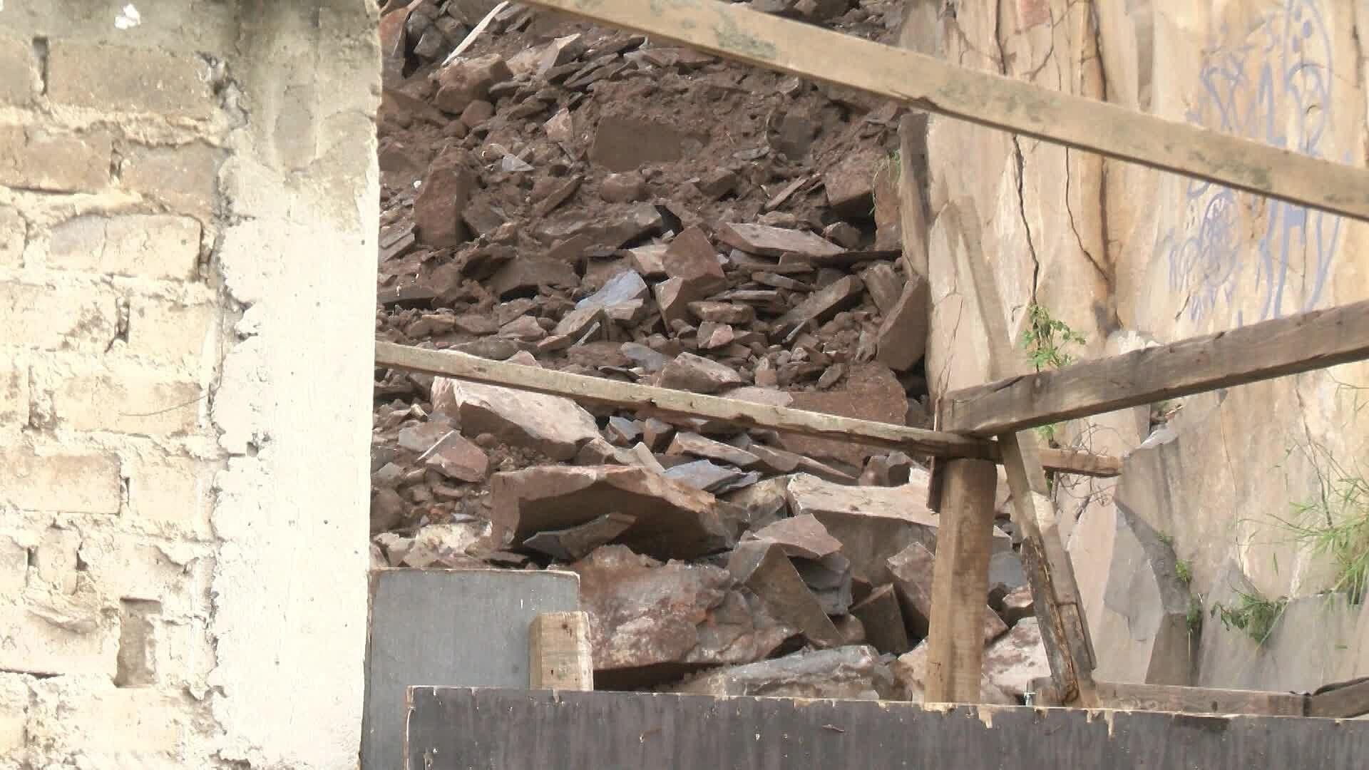 Familias de La Piedrera Continúan Sin Respuestas Tras Derrumbe de Cerro