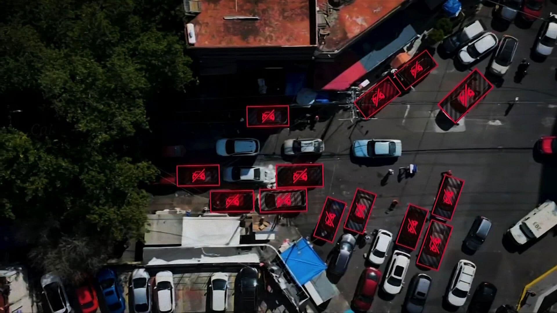 Así Operan Franeleros que Cobran por Estacionarse en Ciudad Judicial, CDMX