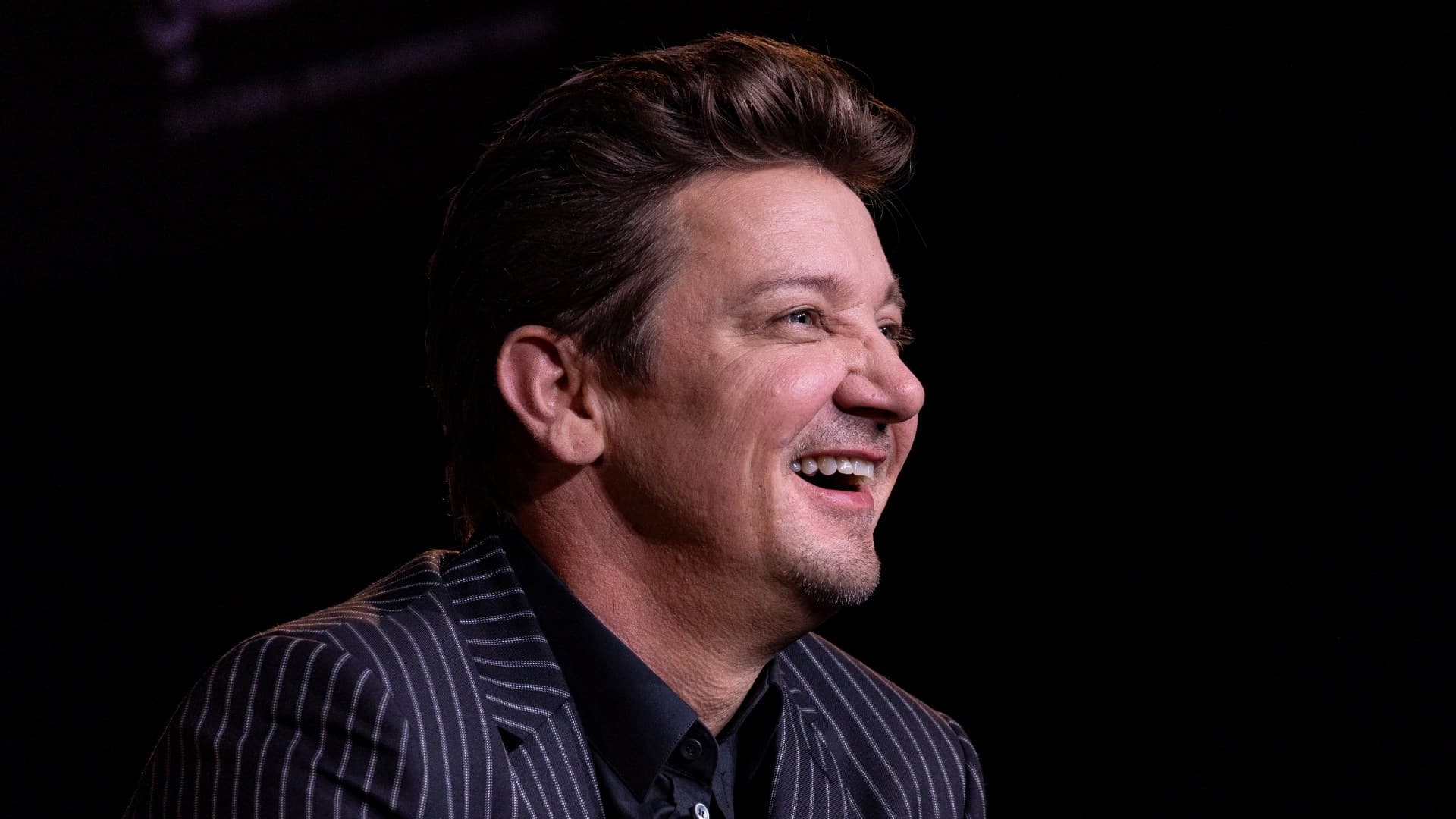 Jeremy Renner Recuerda Accidente y Celebra 'Renacimiento'; ¿Qué le Pasó al Actor?