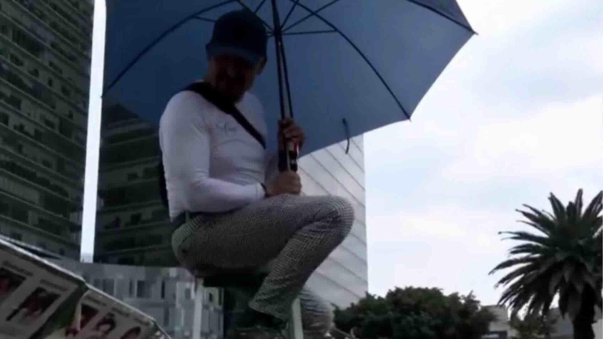 Foto | Miles de Personas Llegan con Sillas y Escaleras para Ver Desfile de Día de Muertos