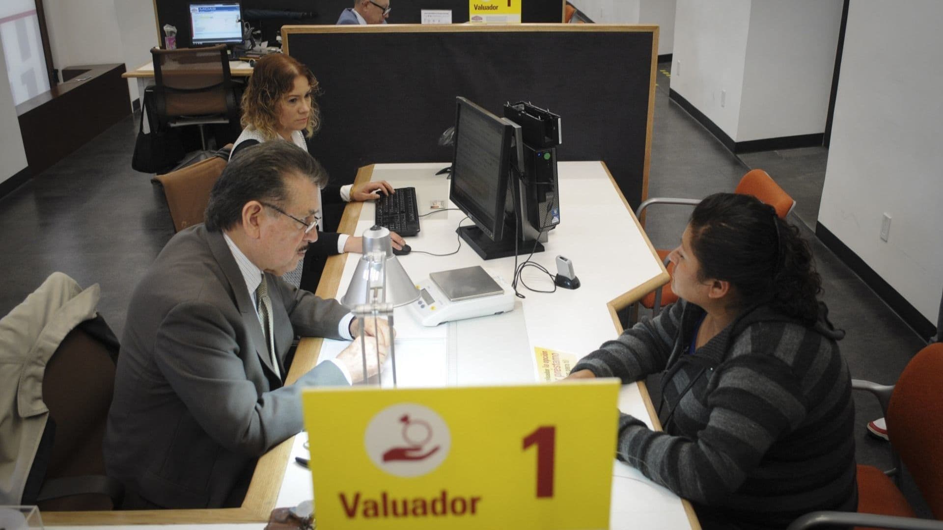 Así Es la 'Cuesta de Enero' y La Gente Ve un Remedio en los Empeños, Cuando te Quedas en Cero
