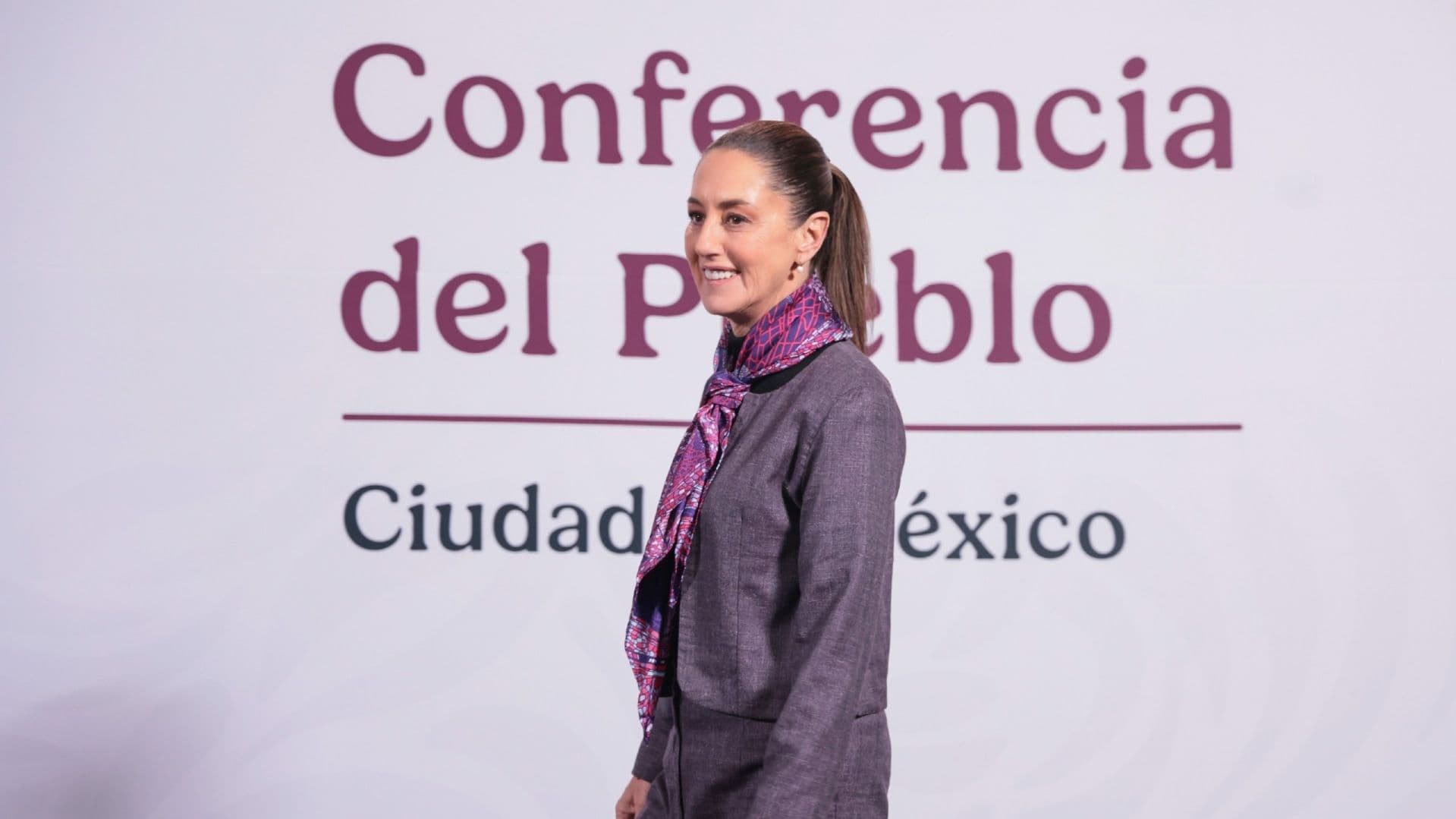 Los Desencuentros entre Ken Salazar y México: Sheinbaum Recuerda Problemas con Embajador de EUA