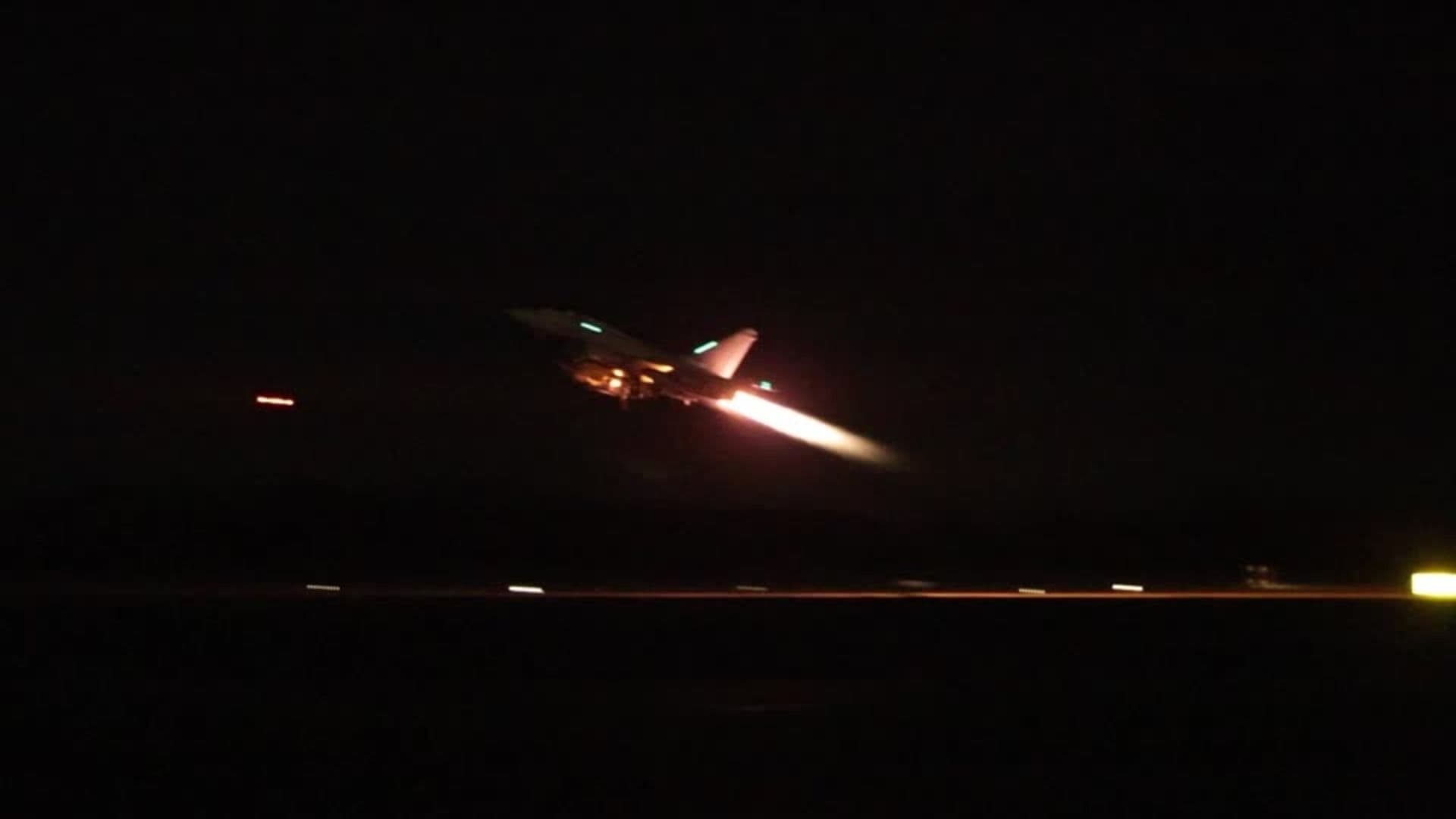 EUA y Gran Bretaña Atacan Objetivos Hutíes en Yemen