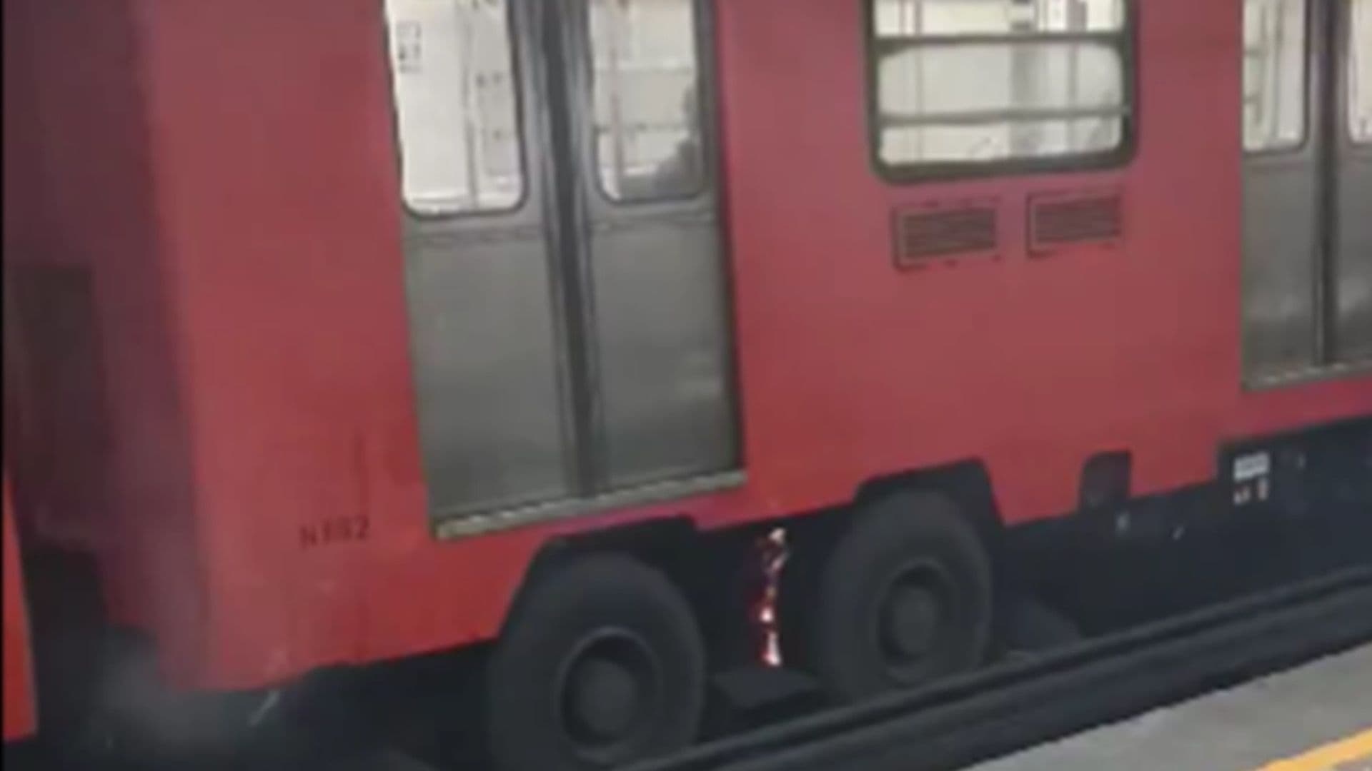 Metro CDMX: Se Incendia Llanta de Vagón en Estación Valle Gómez de L5