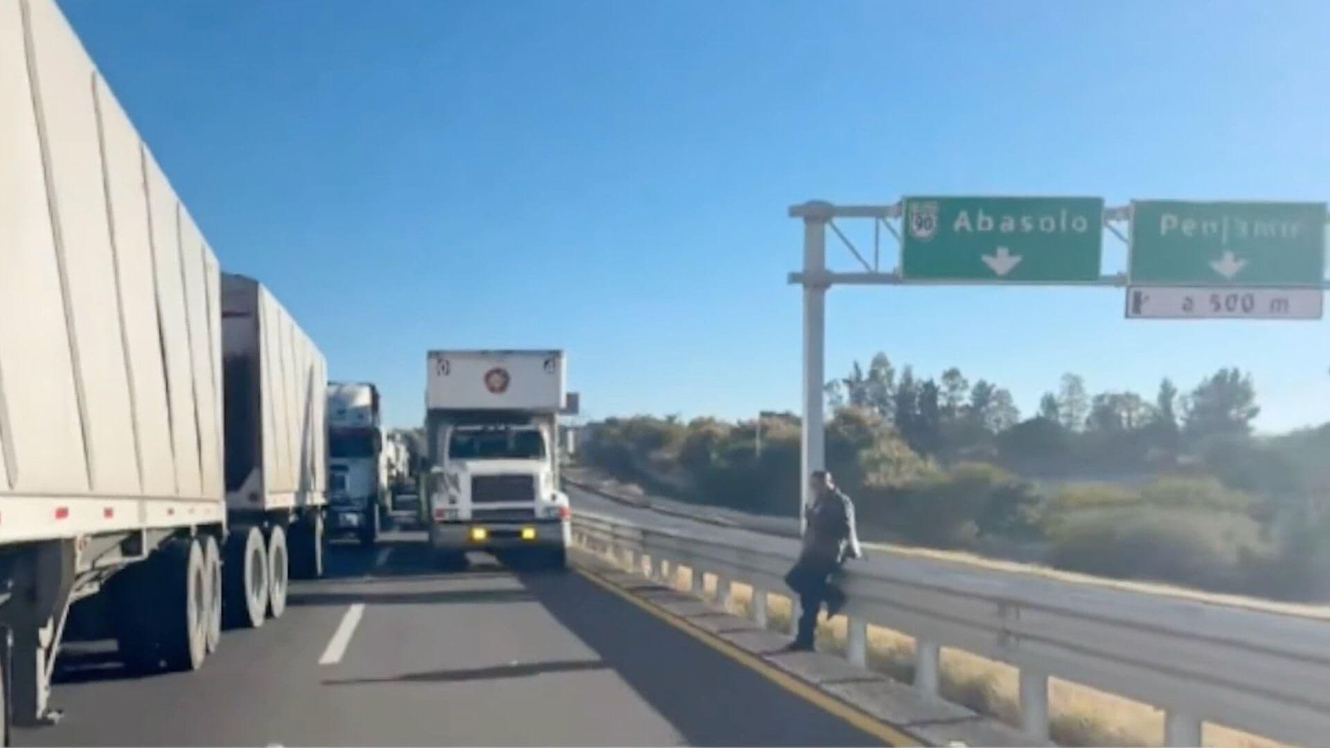 Carretera Pénjamo - La Piedad Sigue Bloqueada por Agricultores de Guanajuato