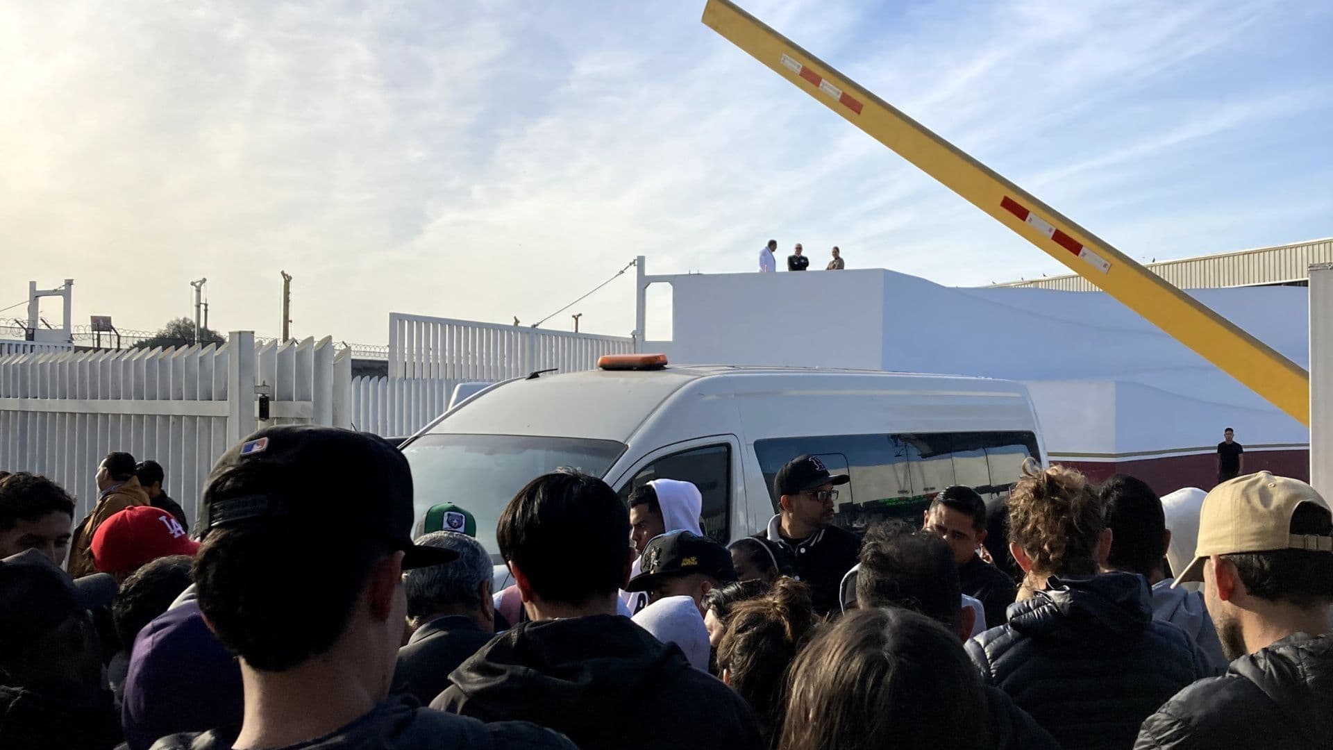 Cierran Garita 'El Chaparral' en Tijuana Ante Primeras Deportaciones de Donald Trump