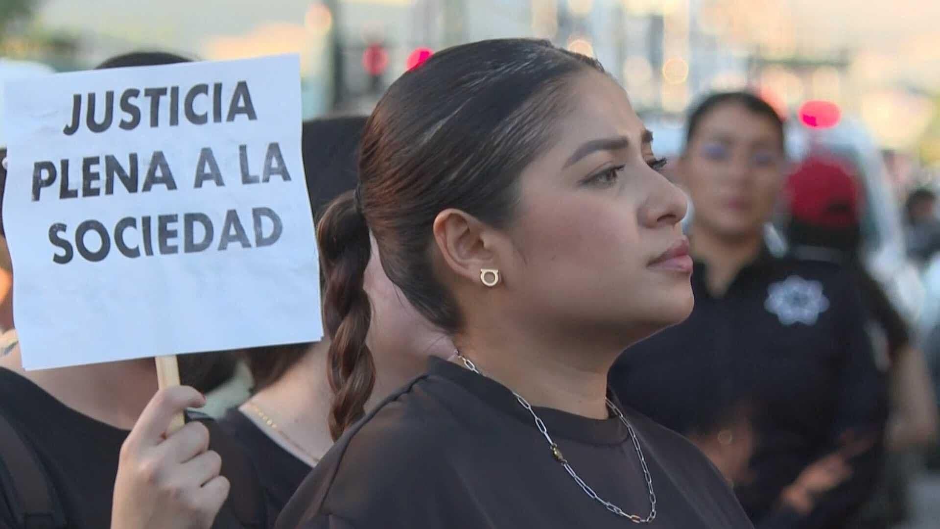 Estudiantes y Ciudadanos Marcharon por las Víctimas del Incendio de Waldo´s en Hermosillo