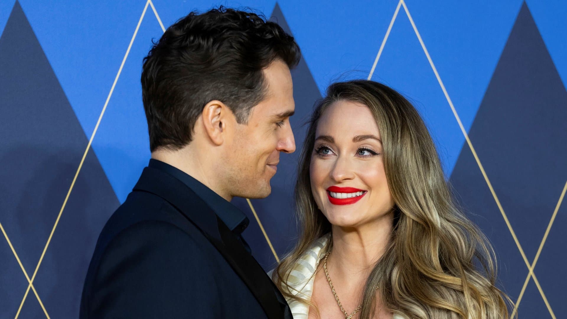 ¿Quién Es Natalie Viscuso, Novia de Henry Cavill y Madre de su Hijo?
