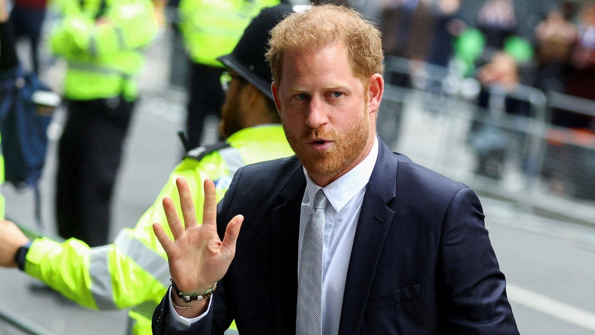 Príncipe Harry Llega a un Acuerdo con Tabloides Británicos por Invasión a la Privacidad