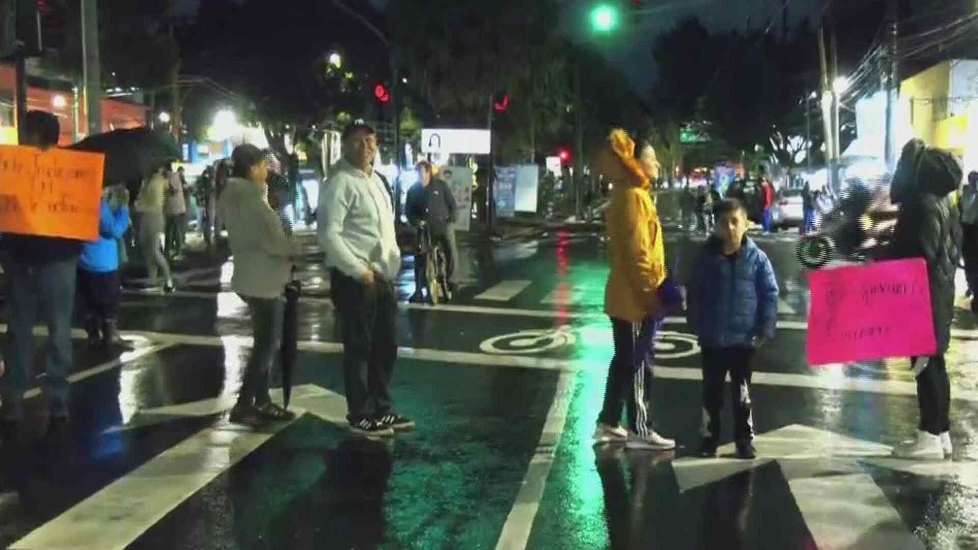 Vecinos San Francisco Culhuacán Bloquean Calzada Taxqueña, en CDMX