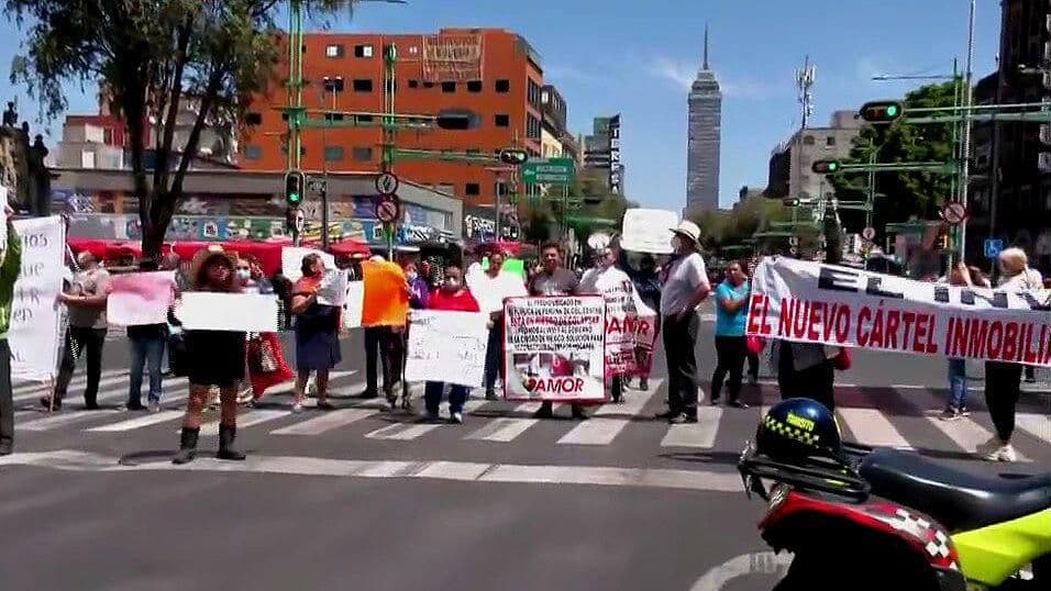 Manifestantes Bloquean Eje Central y Arcos de Belén