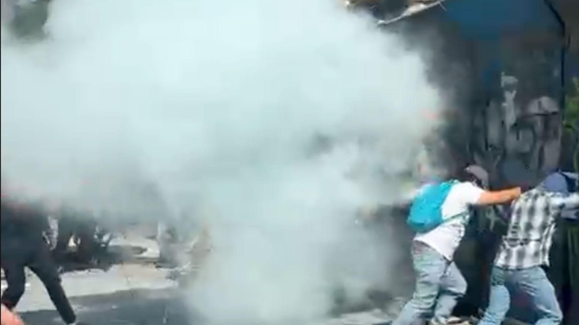 Encapuchados Intentan Mover Valla que Resguarda Palacio Nacional y Catedral en CDMX