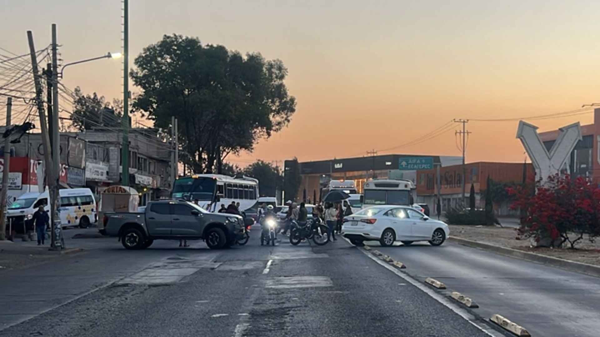 Barberos Paralizan Ecatepec con Bloqueo en Vía Morelos por Supuesta 'Siembra' de Droga