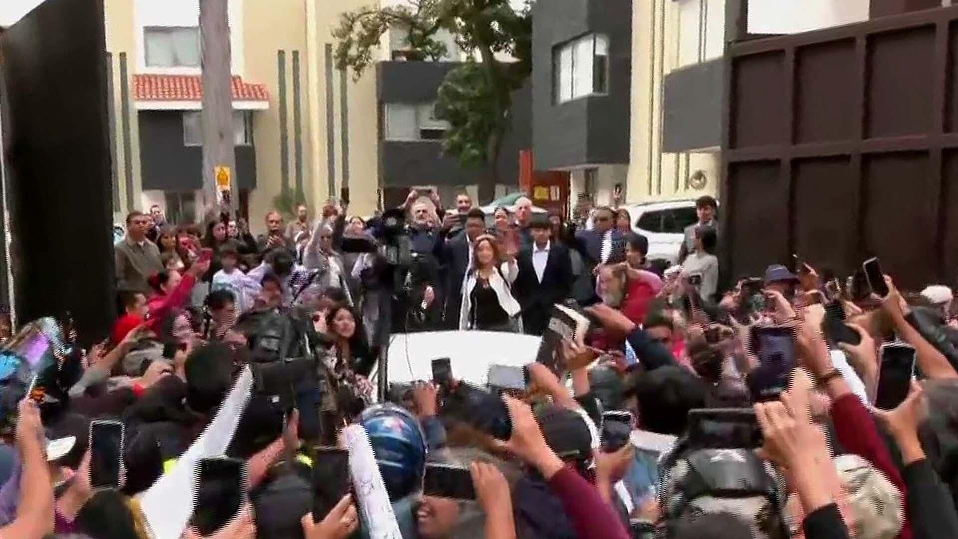 AMLO Sale de su Casa en Tlalpan Rumbo a la Cámara de Diputados