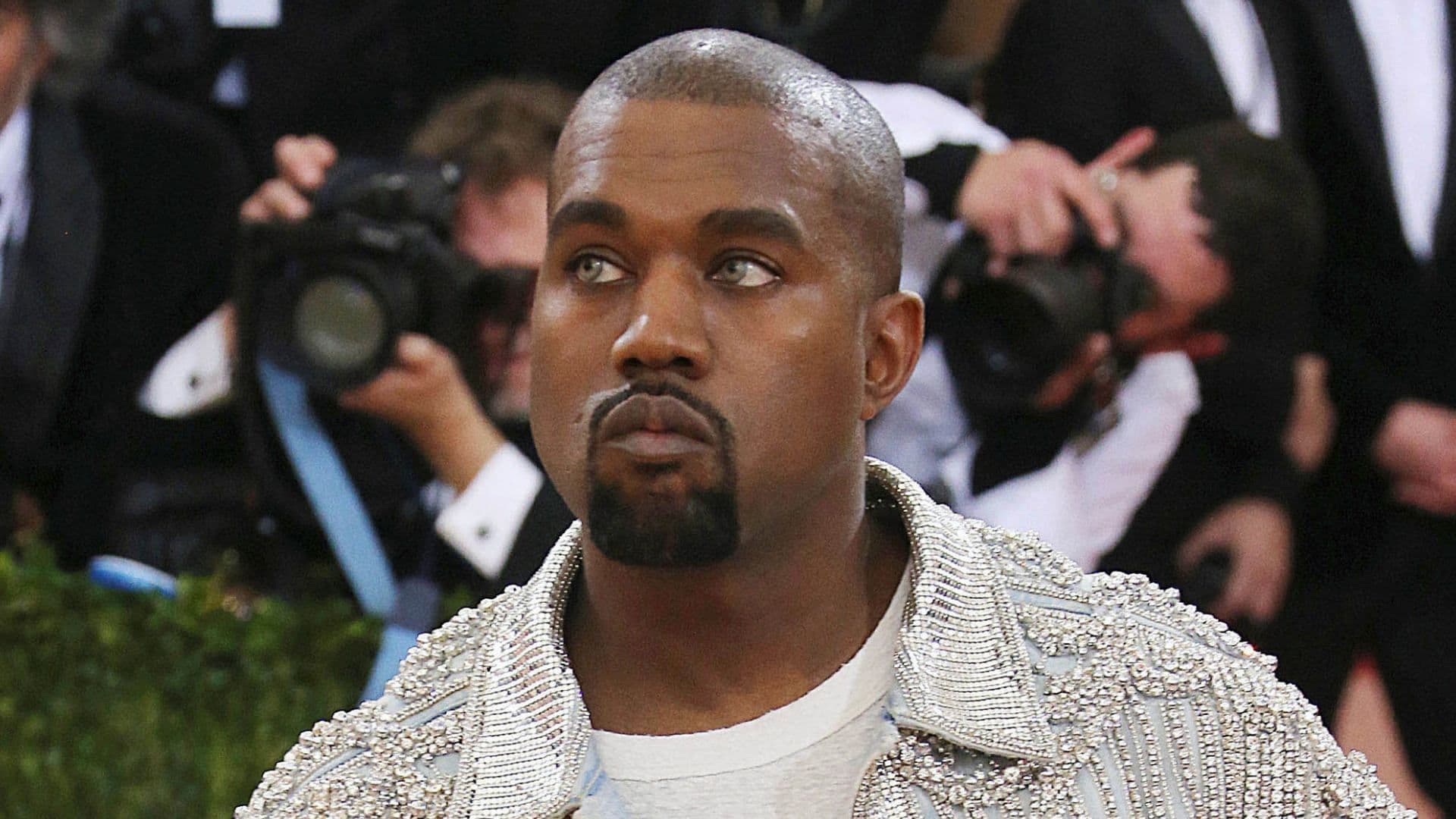 ¿Qué Pasa con Kanye West? Expulsado, Demandado y Sin Sitio Web
