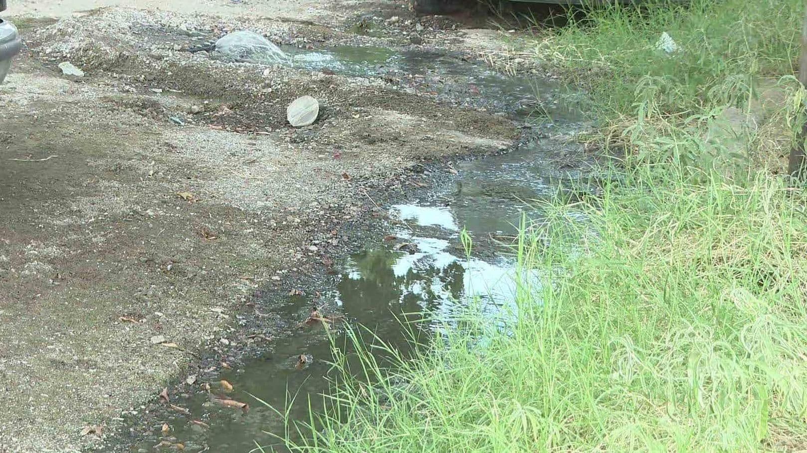 Vecinos Reportan Dos Fugas de Agua en Colonia Francisco Villa, en Hermosillo