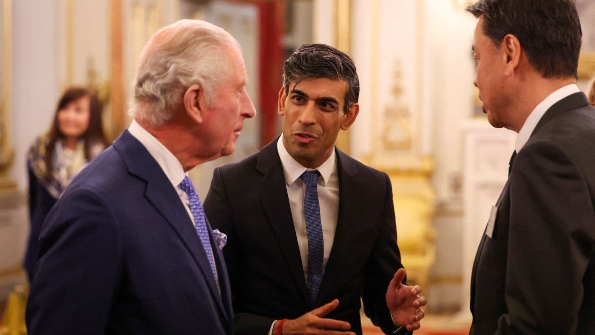 Rey Carlos III Tendrá Audiencia Telefónica con Rishi Sunak tras Diagnóstico de Cáncer
