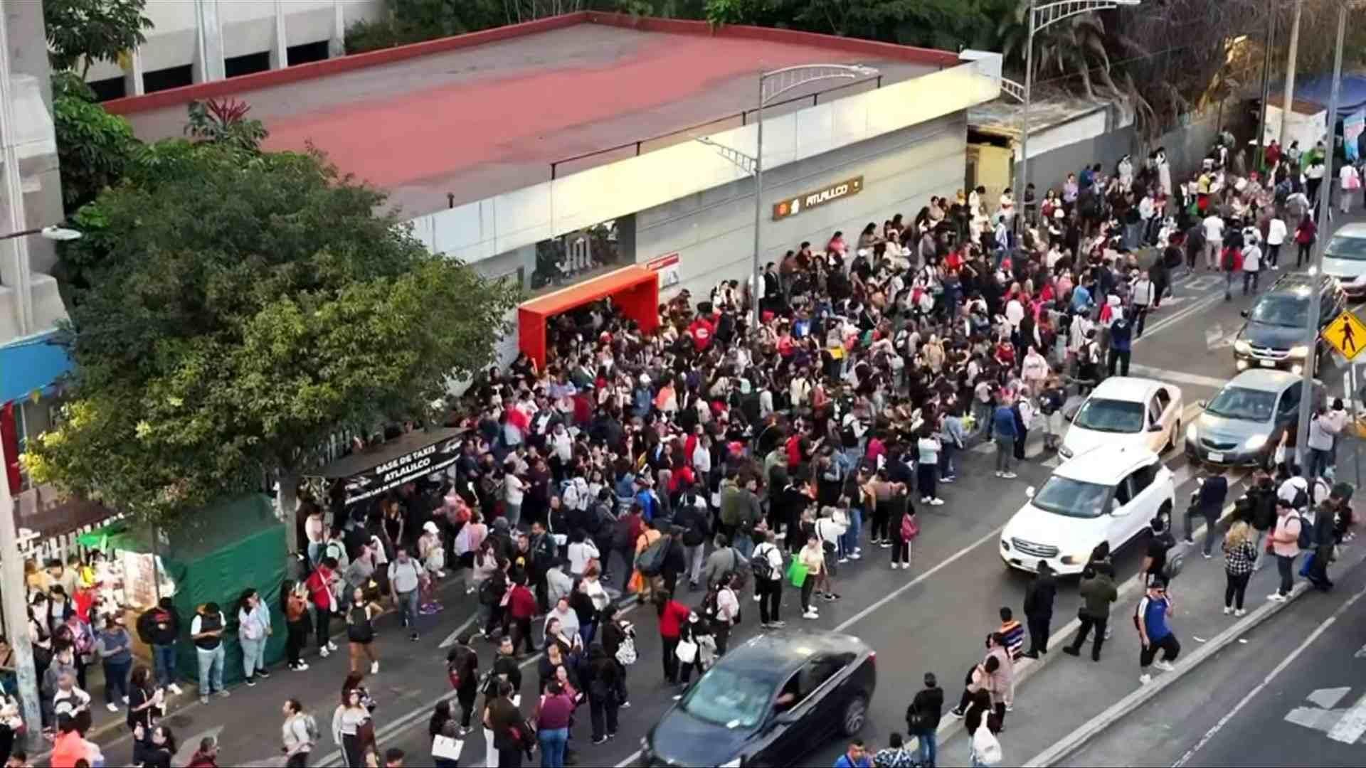 "No Hay Transporte, ¿Qué Hacemos?": Usuaria de L12 del Metro tras Caos por Falla