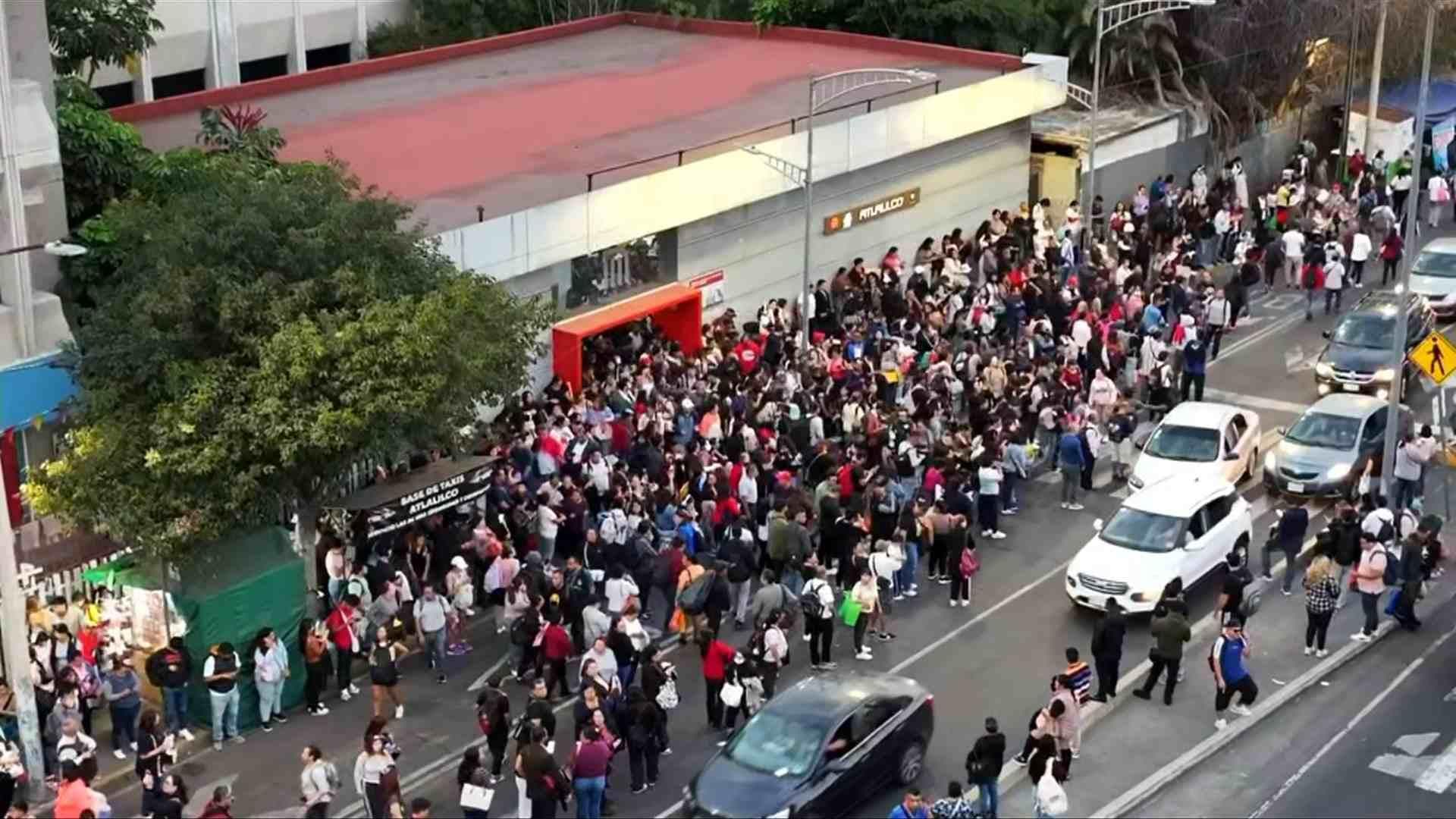 "No Hay Transporte, ¿Qué Hacemos?": Usuaria de L12 del Metro tras Caos por Falla