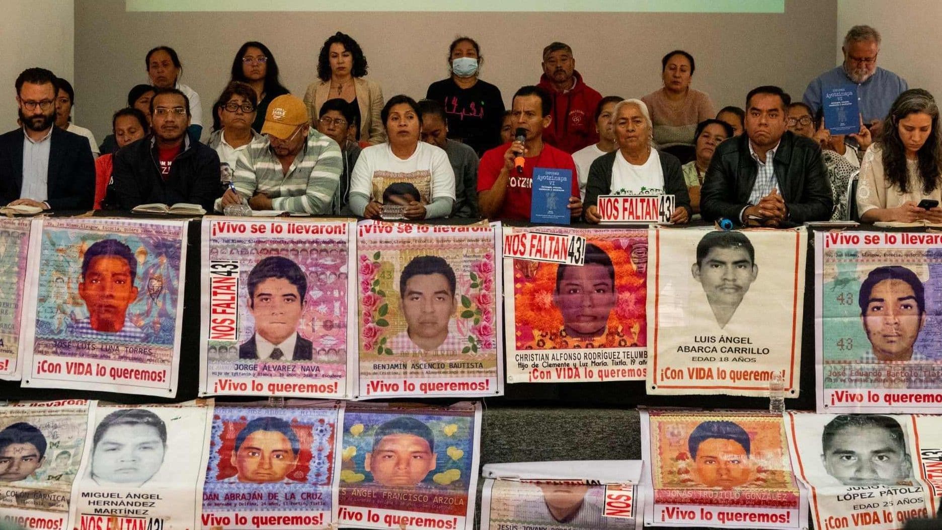 Crean Nuevo Equipo de Investigación para Caso Ayotzinapa; Podrían Llamar a Declarar a Peña Nieto