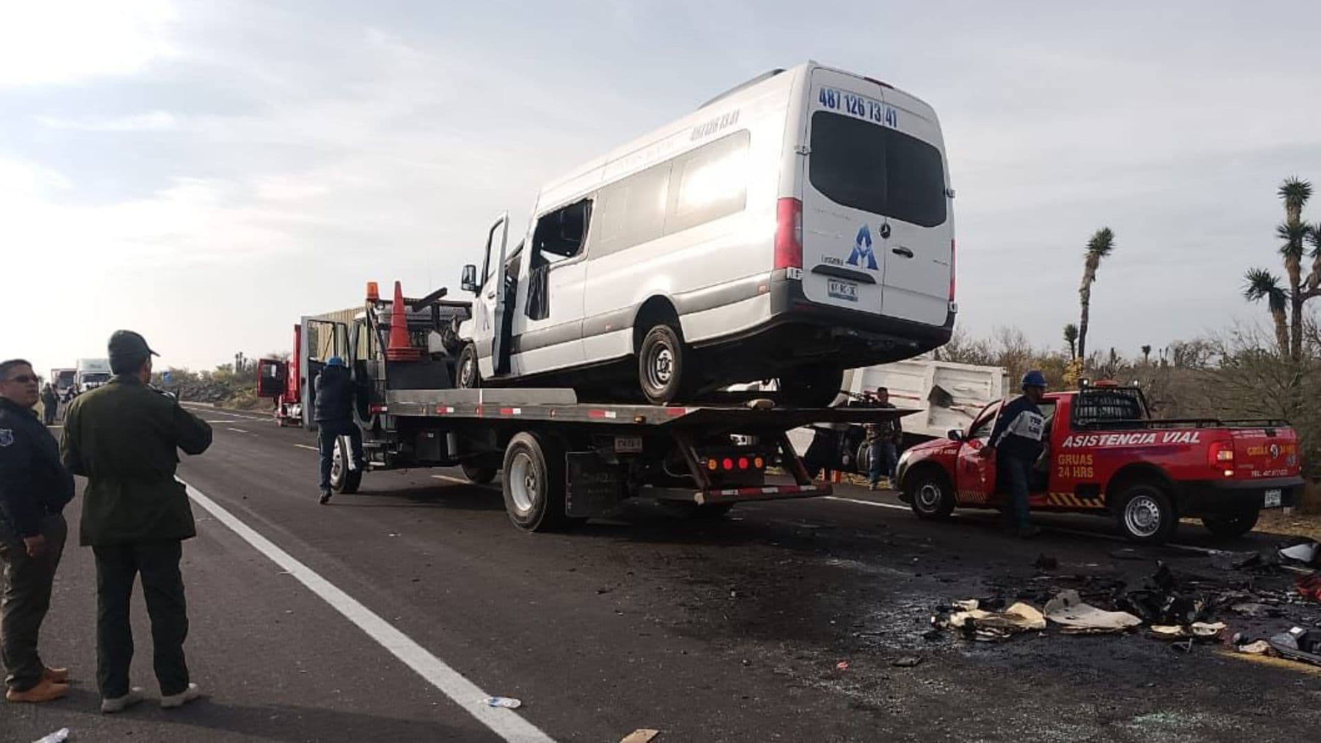 Choque de Camioneta con Tráiler Deja 10 Muertos en Carretera 75D de Rioverde, SLP