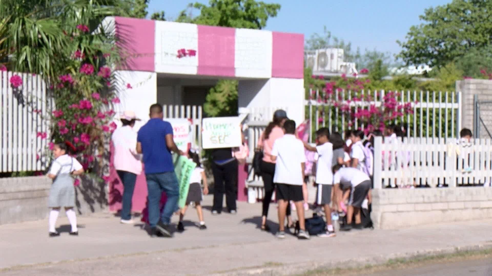 Cierran Calles por Falta de Luz en Primaria de Colonia El Choyal en Hermosillo
