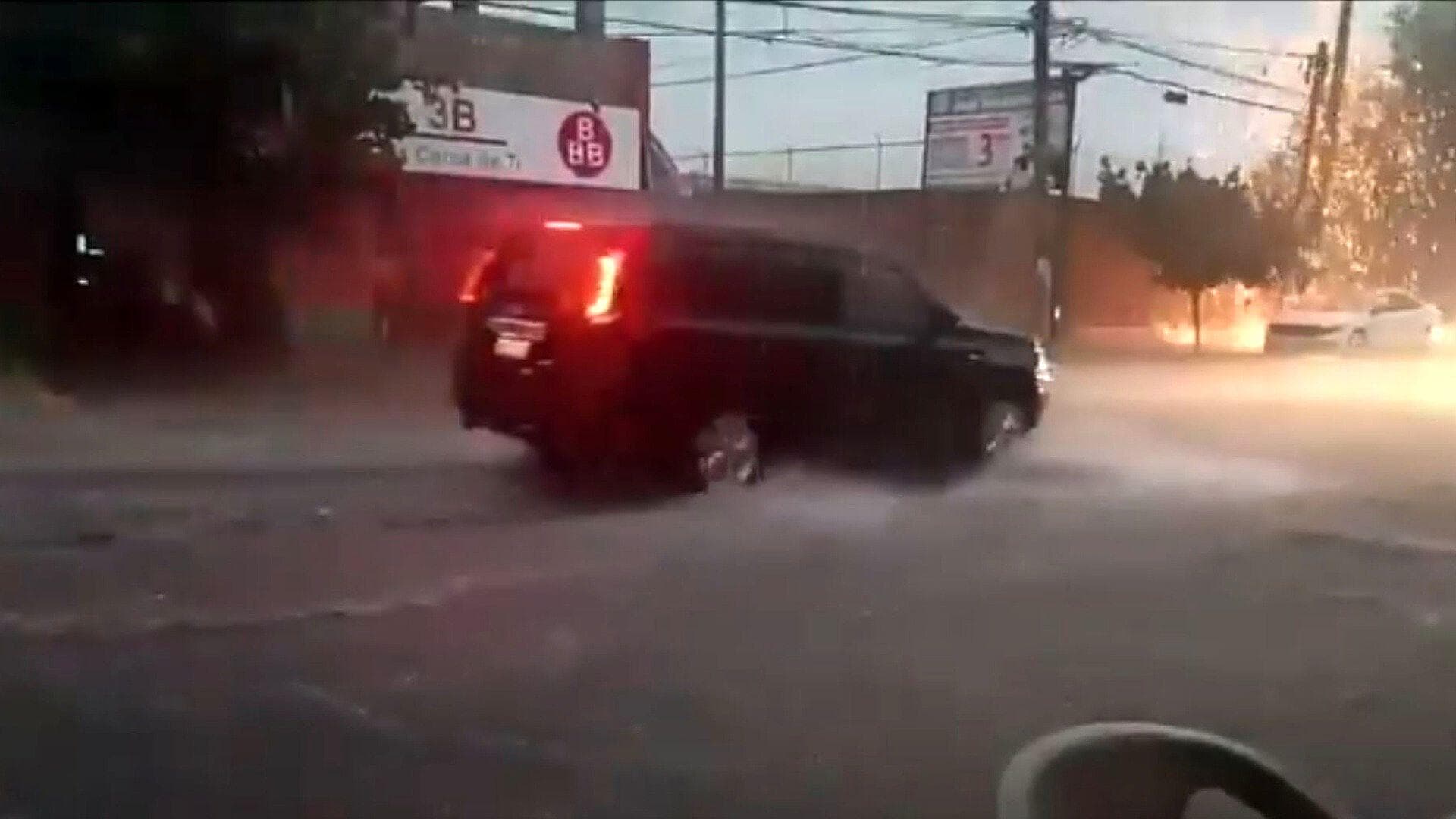 VIDEO: Captan Momento en que Rayo cae Cerca de Preparatoria en Puente de Ixtla, Morelos