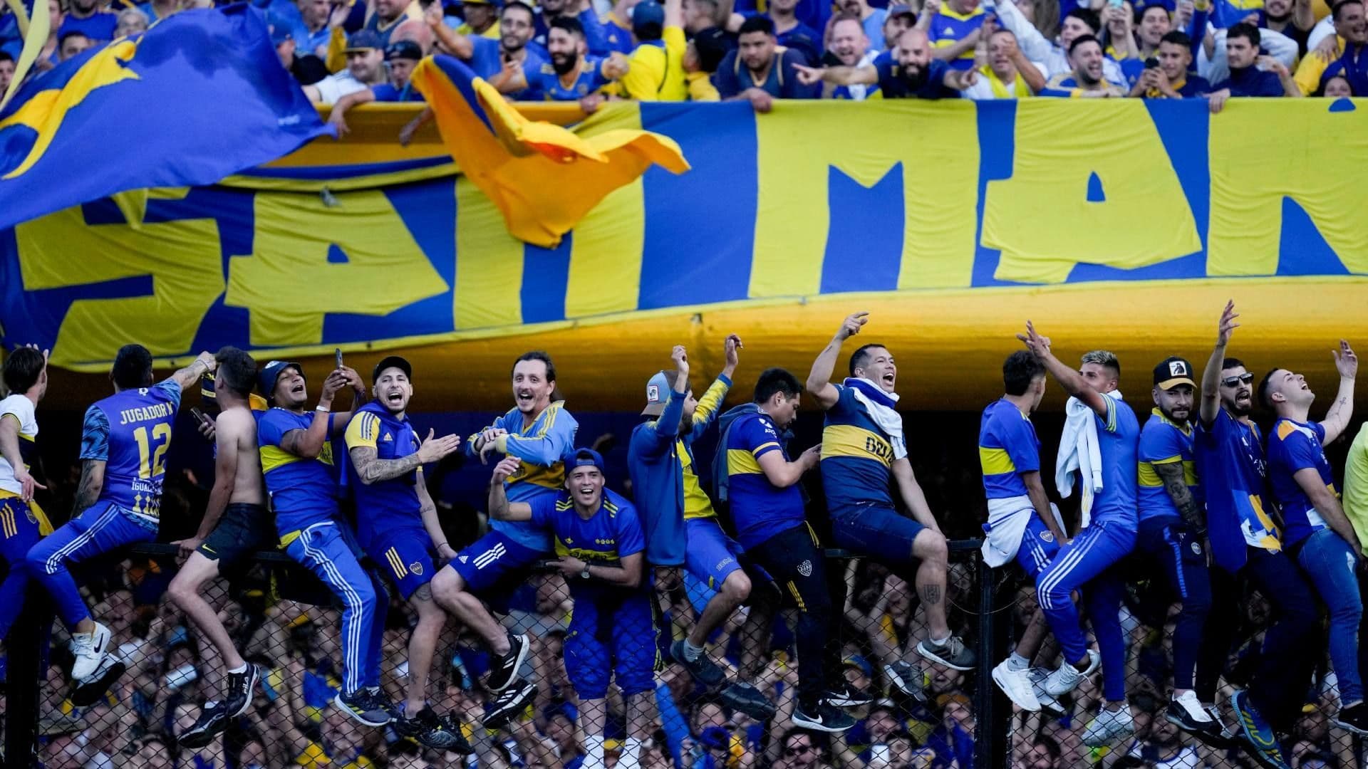Javier Milei Impulsa Ley para Combatir a 'Barras Bravas' del Futbol en Argentina