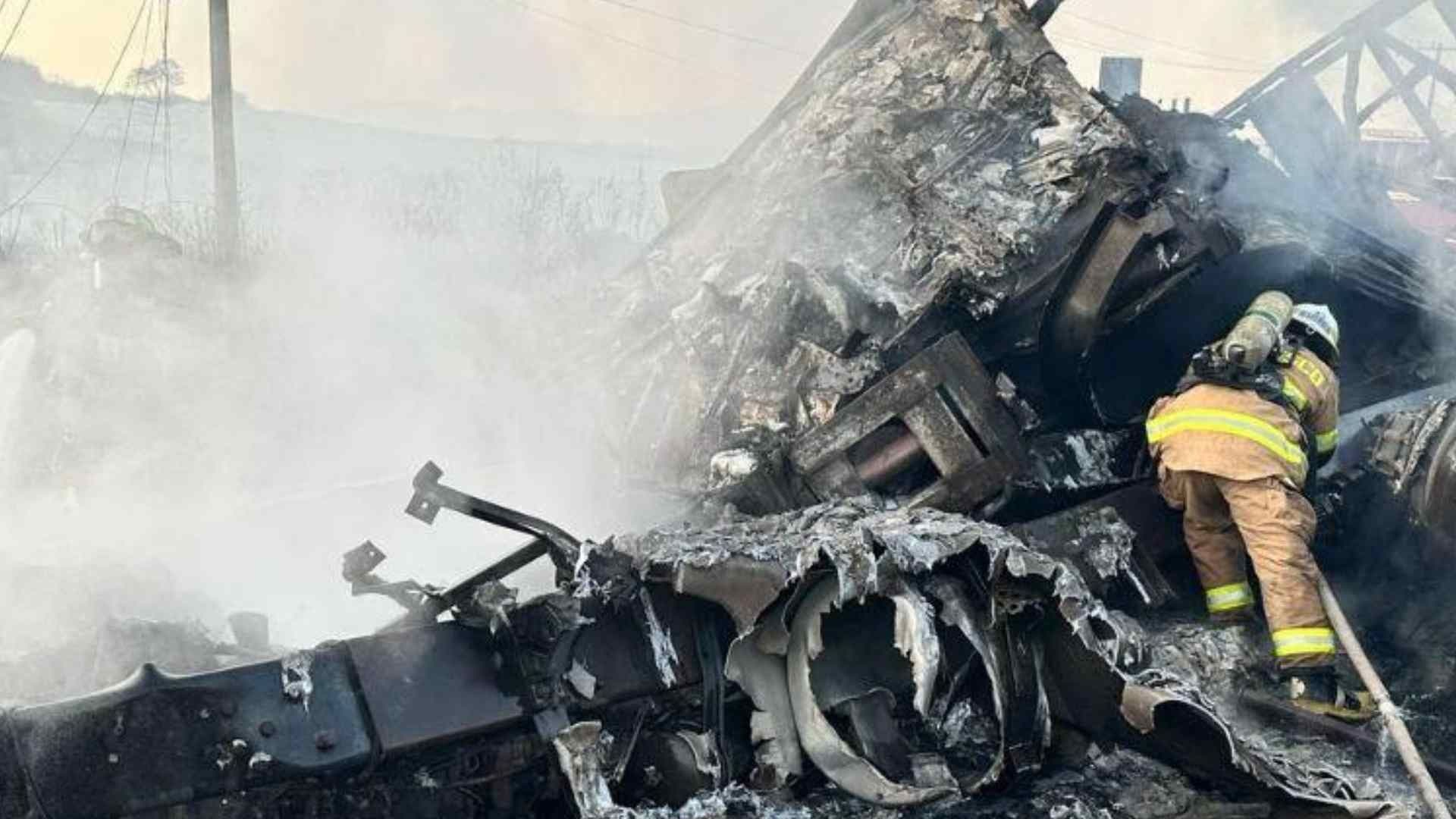 Una Pipa Volcó y Explotó en la Carretera Tuxcuexca - Mazamitla; La Circulación Colapsó
