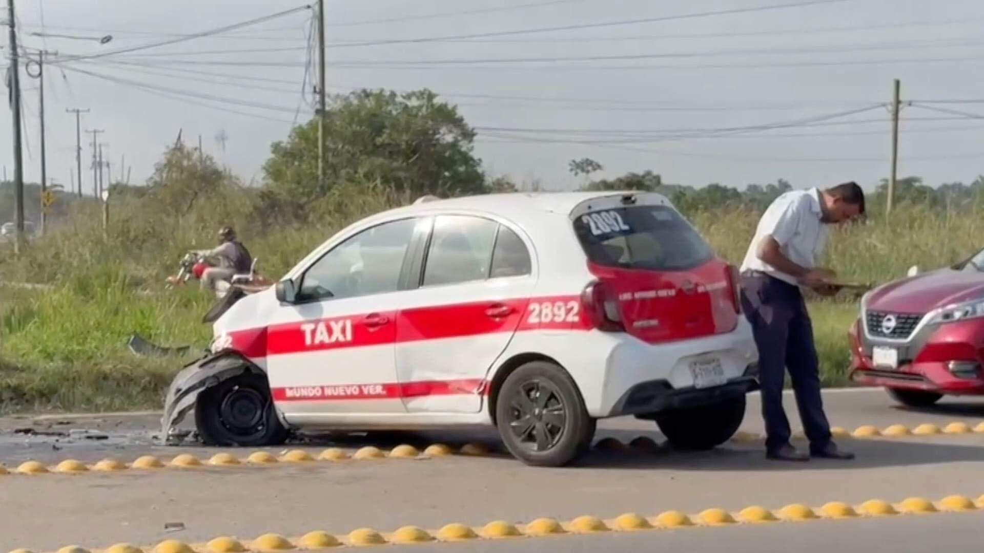Tres Vehículos Sufren Accidente en Entronque a Mundo Nuevo en Coatzacoalcos