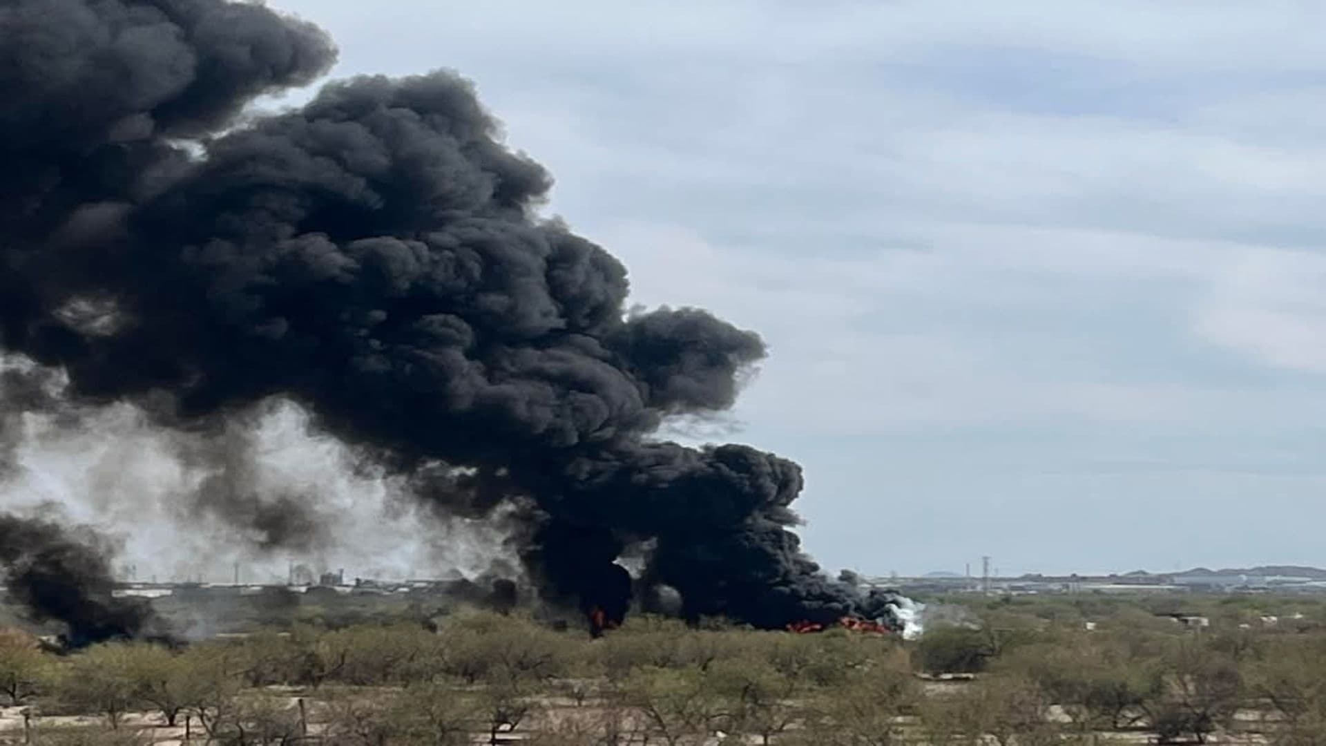 Se Incendia Predio Contiguo a Presa Abelardo L Rodríguez; Presuntamente Resguardaban Combustible