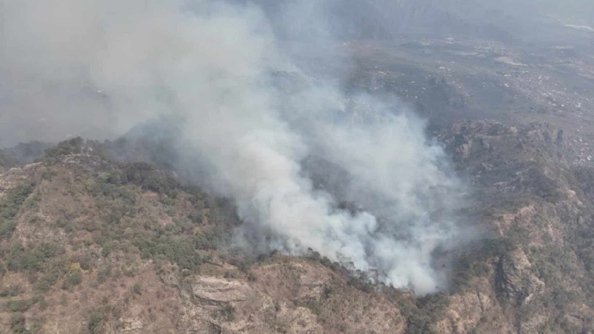 Sigue Fuerte Incendio en el Tepozteco: Así Va control del Fuego, que Afecta 100 Hectáreas