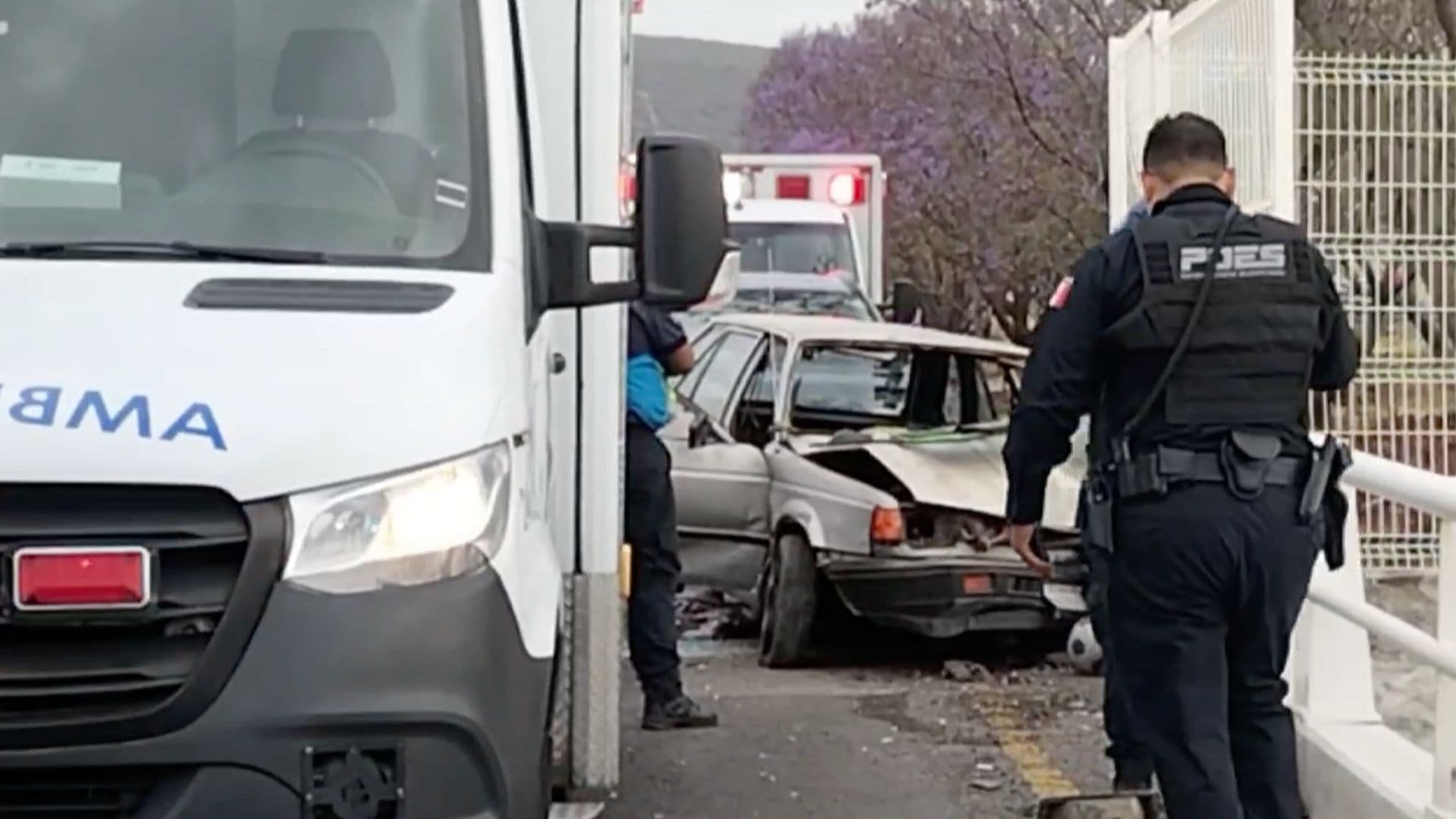 Choque Vehicular en Anillo Vial Fray Junípero Serra Deja Dos Lesionados