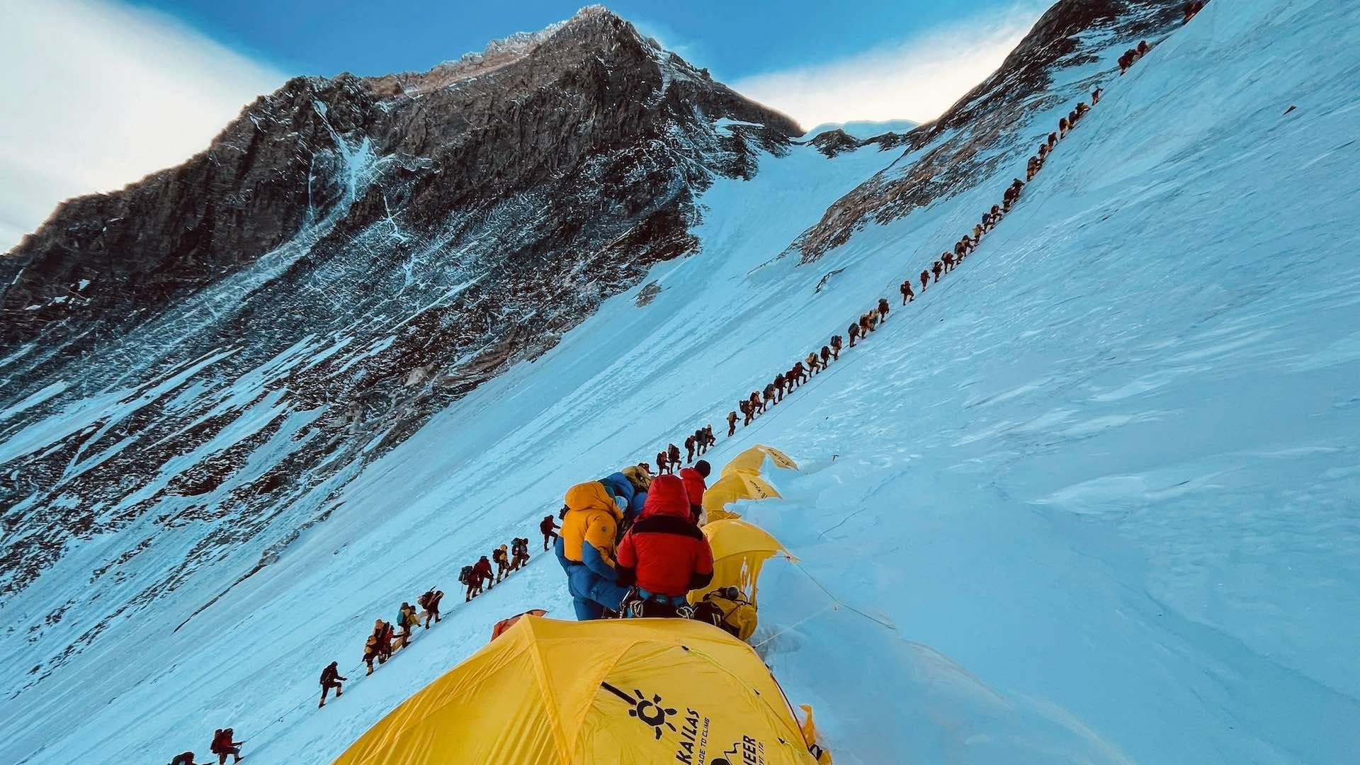 Alpinistas del Everest Tendrán que Llevarse sus Heces al Bajar