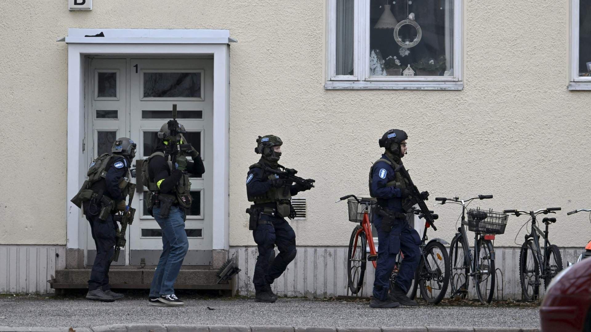 Detienen a Menor de 12 Años por Tiroteo en Escuela de Finlandia; Hay Un Menor Muerto y 2 Heridos