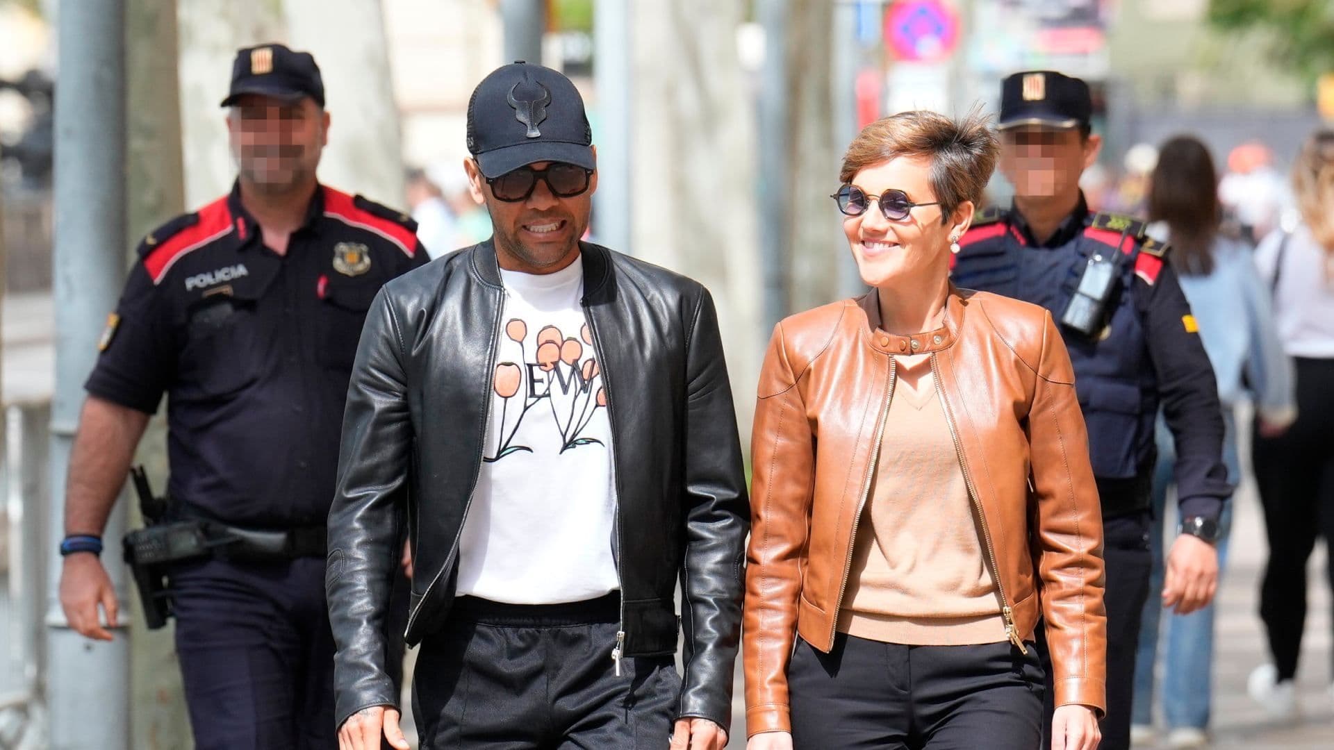 Tranquilo y Sin Responder a la Prensa, Dani Alves Comparece Nuevamente tras Salir de la Cárcel