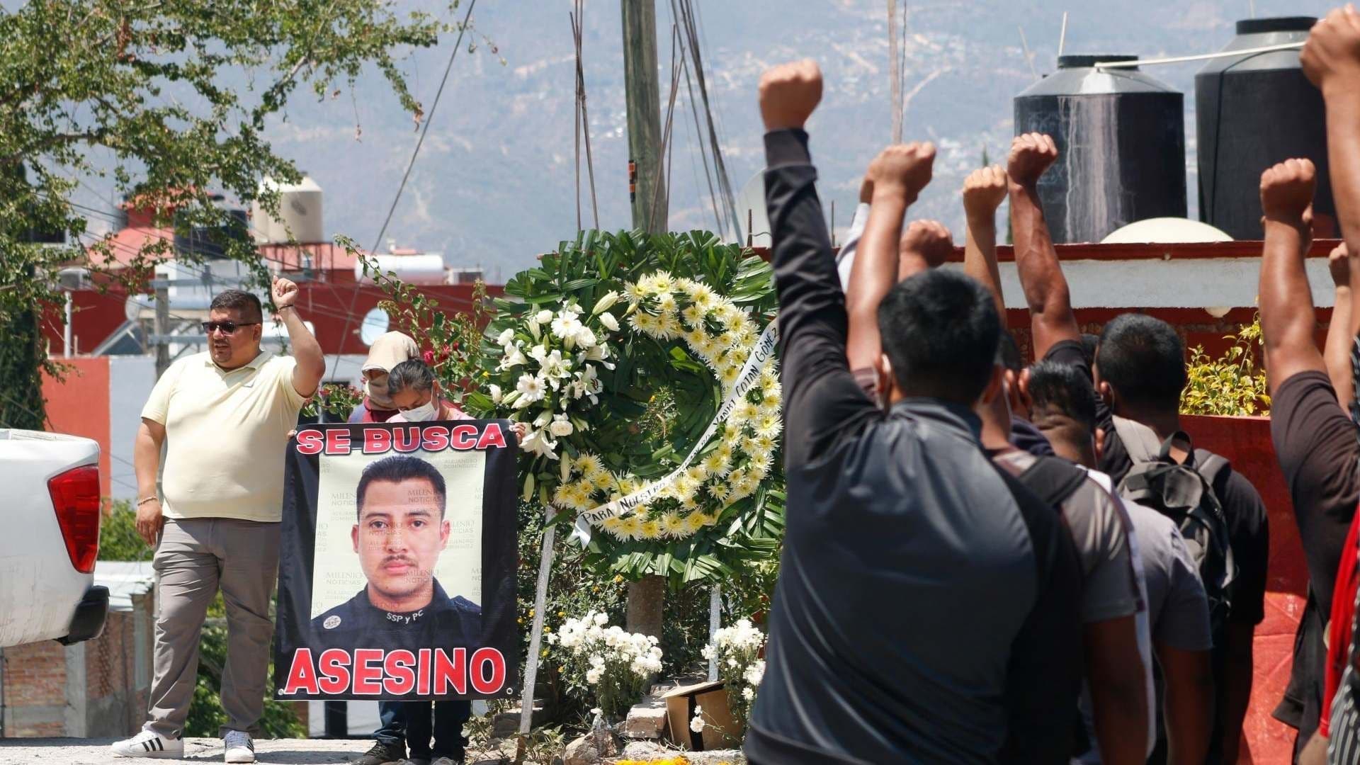 Normalistas de Ayotzinapa se Manifiestan y Exigen Justicia por Asesinato de Yanqui Kothan Gómez