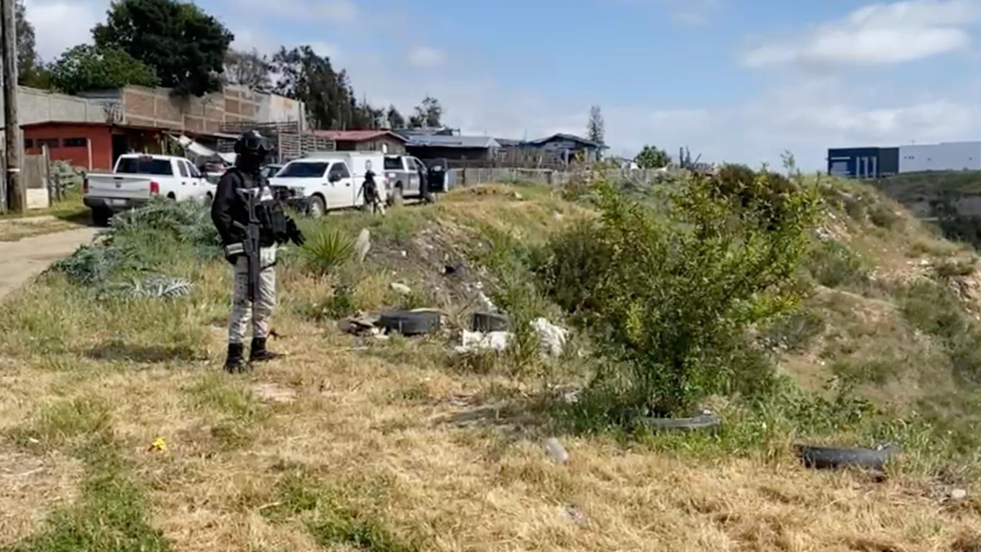 Encuentran Cuerpo Sin Vida en Cerro de Parque Industrial de Tijuana; Estaba Cubierto de Cal