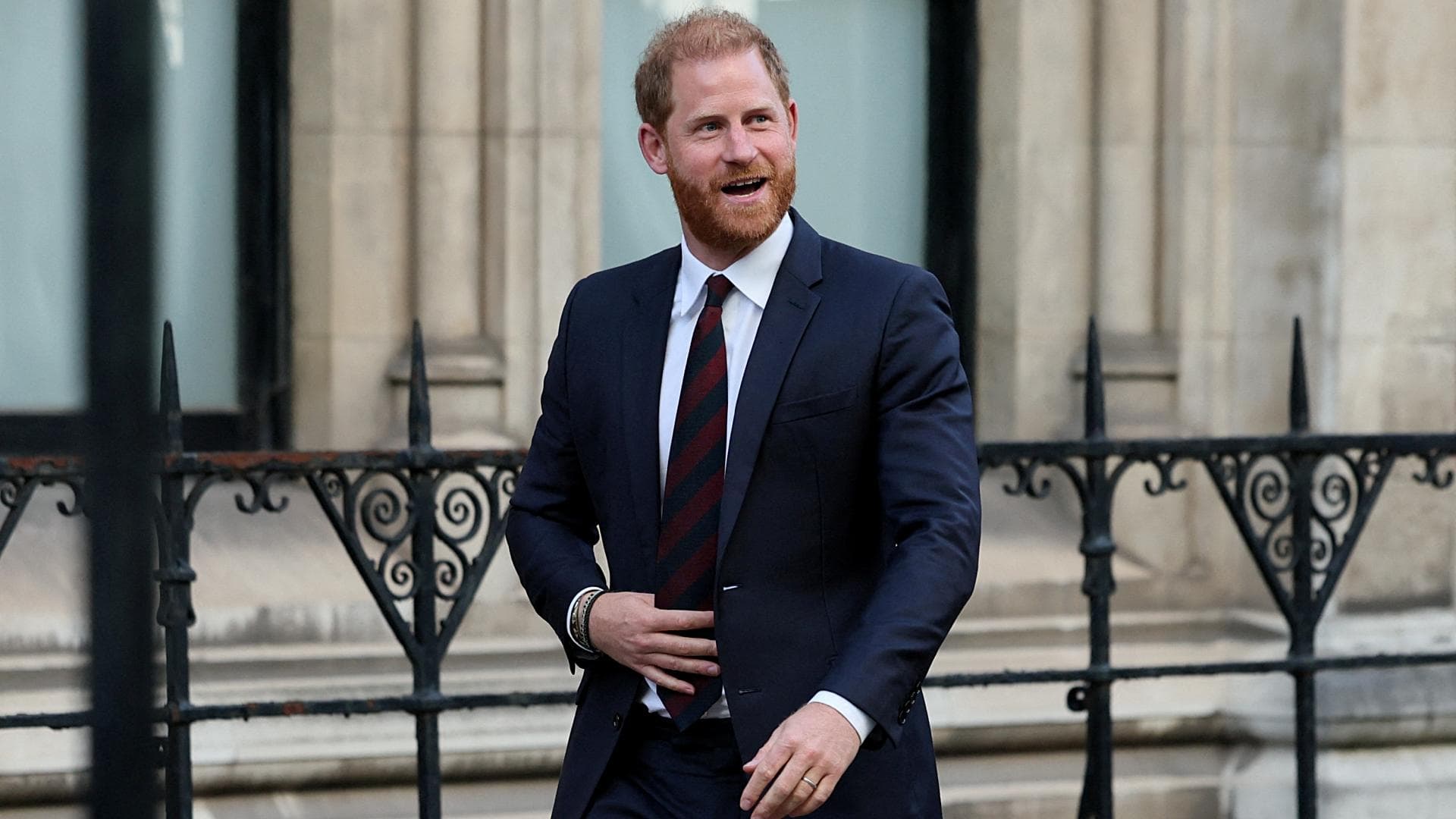 "No Tiene Sentido Seguir Peleando": Príncipe Harry Quiere Reconciliarse con la Familia Real
