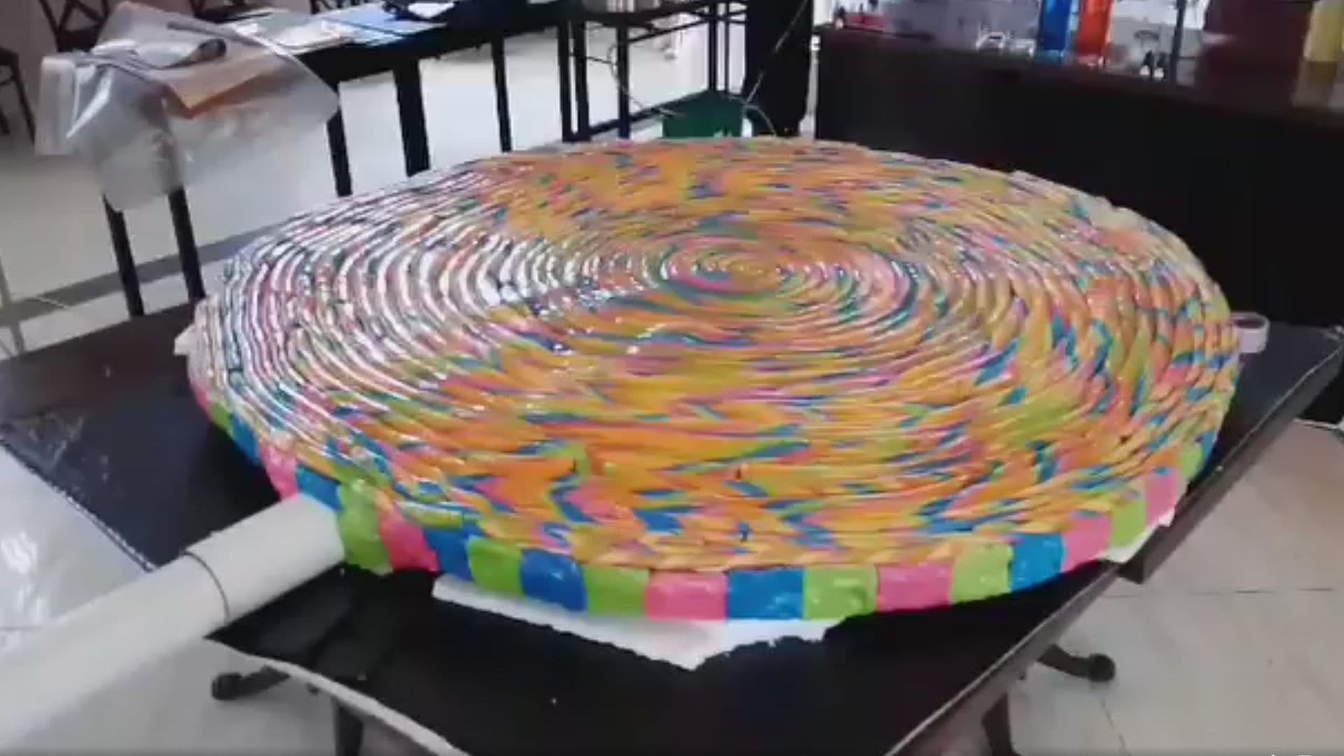 Video: Así es la Paleta de Caramelo Más Grande de México Hecha en Real del Monte
