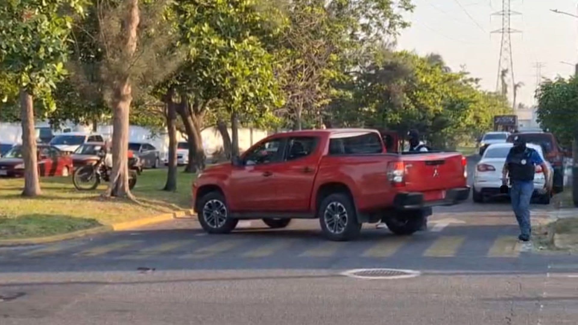Intensa Movilización Policiaca en Calles del Fraccionamiento Floresta en Veracruz