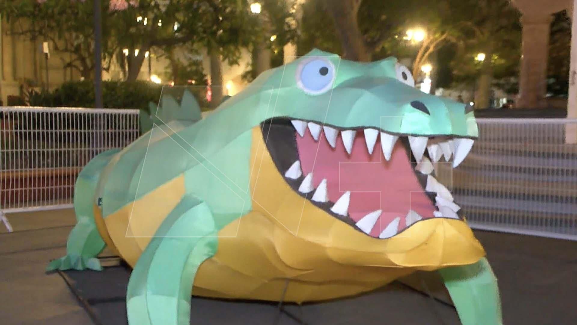 Colocan Estatua de Cocodrilo en Plaza de Armas de Tampico