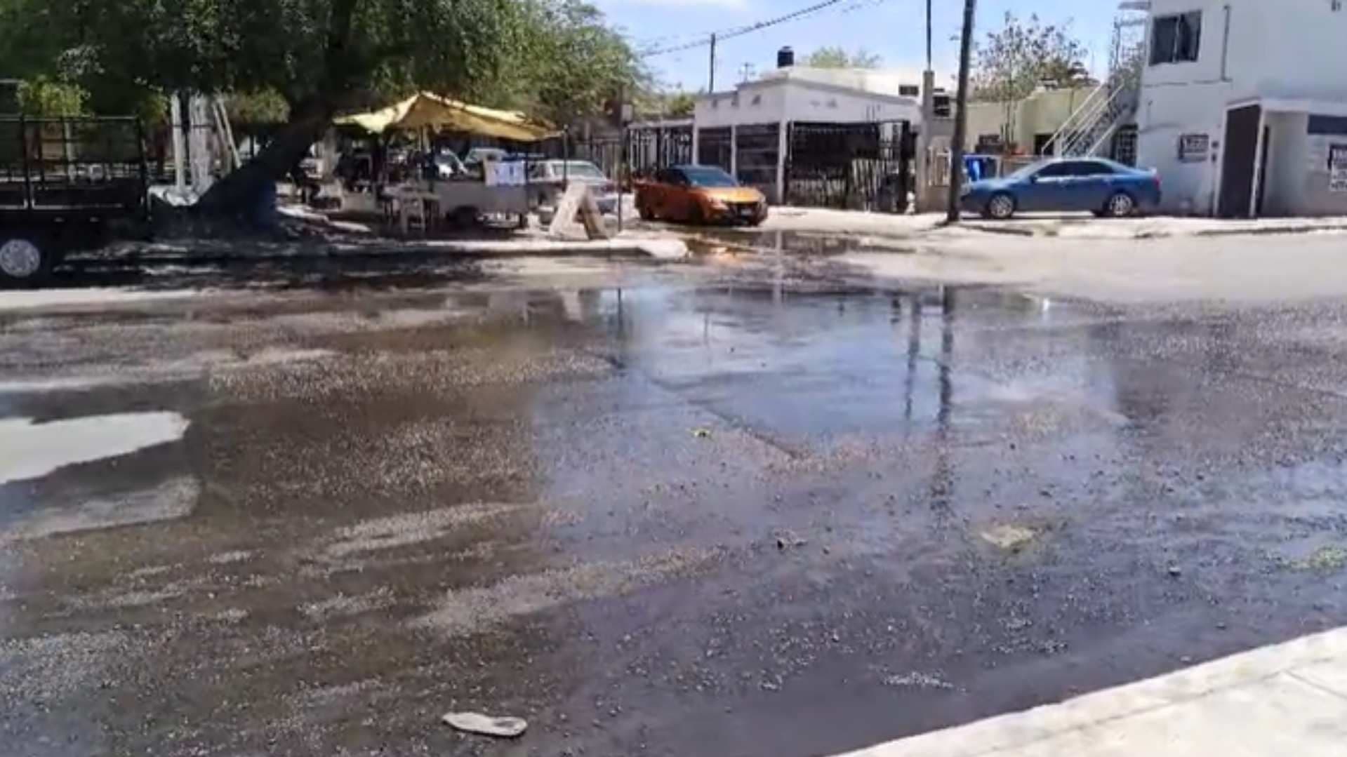 Vecinos de Colonia Villa Sonora Reportan Fuga de Drenaje en Hermosillo; Han Reportado Enfermos