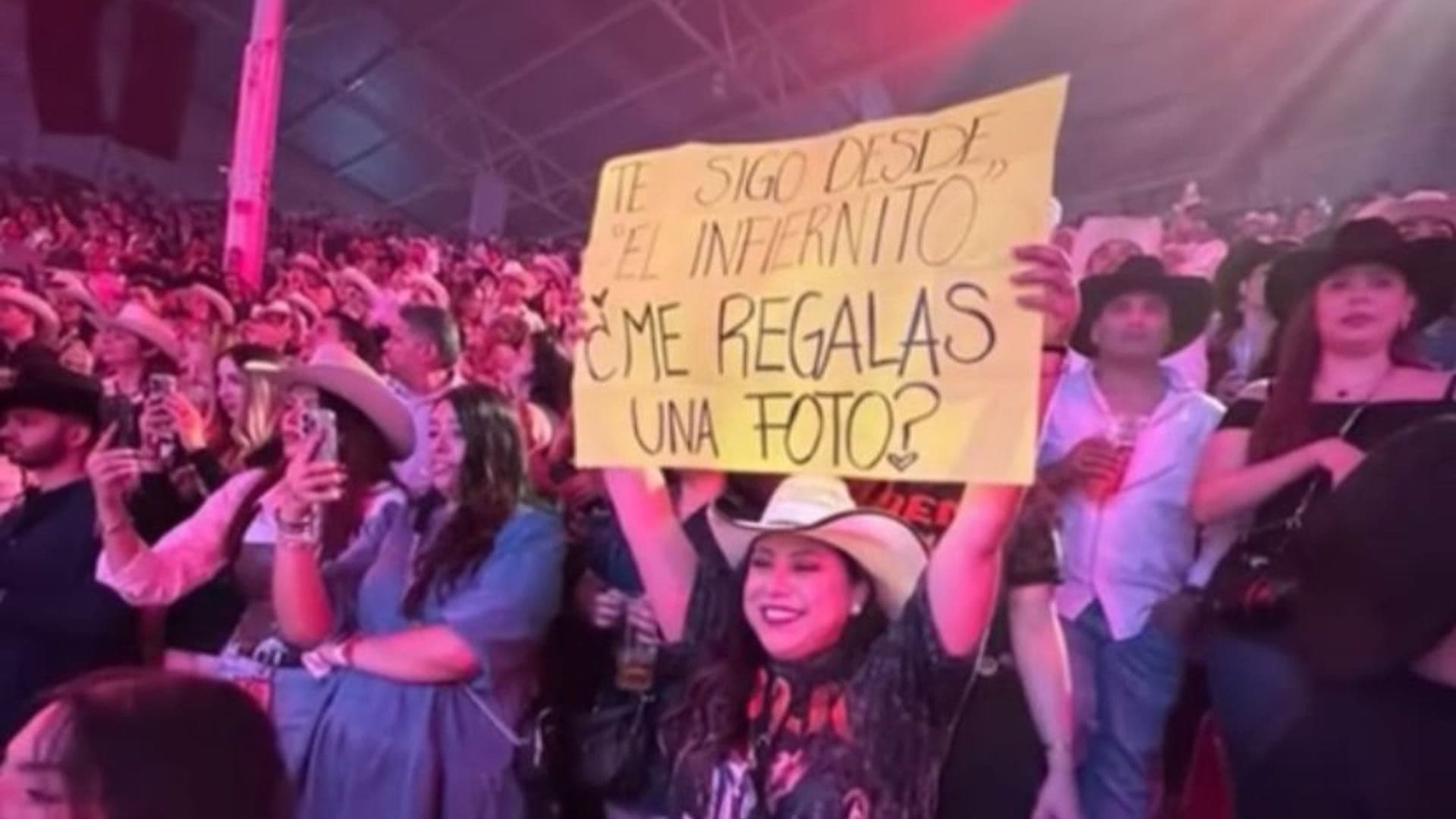 Fan de Edén Muñoz Cumple el Sueño de Tomarse Una Foto con Él; Así Fue su Travesía
